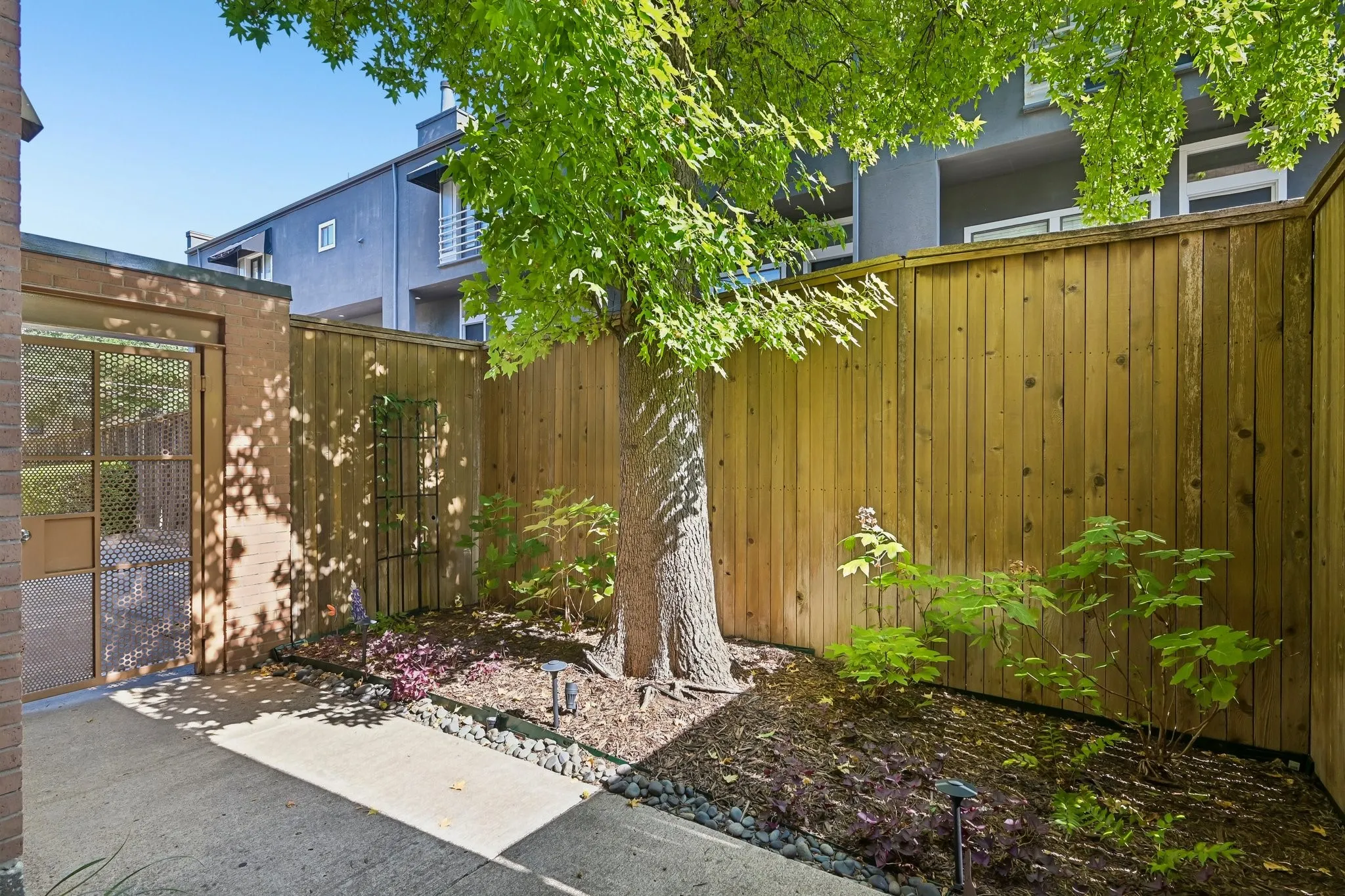 Condominium For Sale in Dallas County , 4310 Buena Vista Street 17, Dallas, Texas 75205, 3 Bedroom, 4 Bathroom, 2 Garage spaces, 2,481 Sqft, built in 2000, mls#21369330, Real Estate Agent in Dallas, Homes For Sale in Dallas county, Homes For Sale in Dallas, Realtor in Dallas Texas, Real Estate Brokerage Independent Realty Texas, Luminita Cordes Realtor