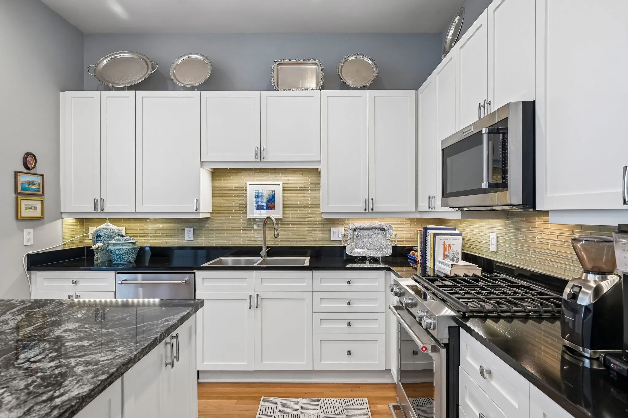 Condominium For Sale in Dallas County , 4310 Buena Vista Street 17, Dallas, Texas 75205, 3 Bedroom, 4 Bathroom, 2 Garage spaces, 2,481 Sqft, built in 2000, mls#21369330, Real Estate Agent in Dallas, Homes For Sale in Dallas county, Homes For Sale in Dallas, Realtor in Dallas Texas, Real Estate Brokerage Independent Realty Texas, Luminita Cordes Realtor
