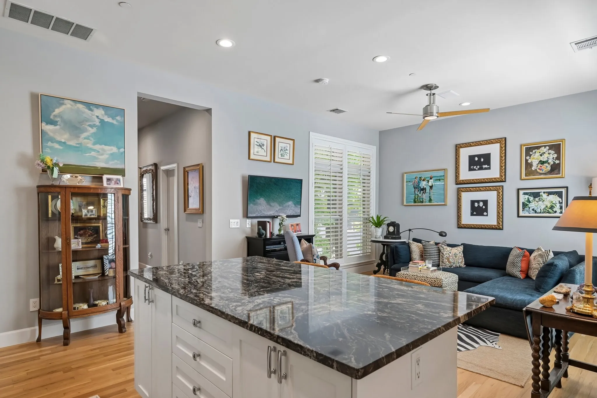 Condominium For Sale in Dallas County , 4310 Buena Vista Street 17, Dallas, Texas 75205, 3 Bedroom, 4 Bathroom, 2 Garage spaces, 2,481 Sqft, built in 2000, mls#21369330, Real Estate Agent in Dallas, Homes For Sale in Dallas county, Homes For Sale in Dallas, Realtor in Dallas Texas, Real Estate Brokerage Independent Realty Texas, Luminita Cordes Realtor
