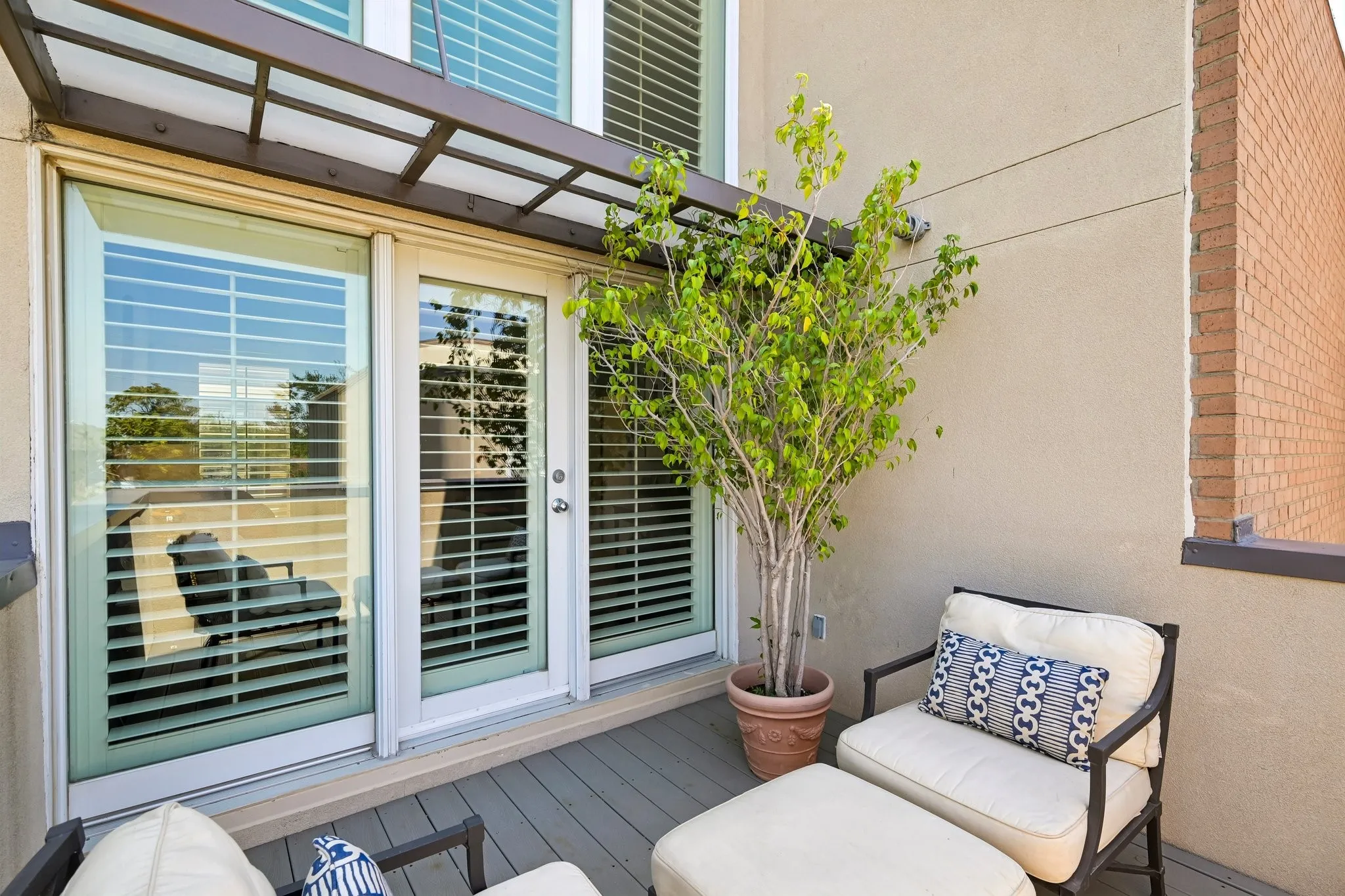 Condominium For Sale in Dallas County , 4310 Buena Vista Street 17, Dallas, Texas 75205, 3 Bedroom, 4 Bathroom, 2 Garage spaces, 2,481 Sqft, built in 2000, mls#21369330, Real Estate Agent in Dallas, Homes For Sale in Dallas county, Homes For Sale in Dallas, Realtor in Dallas Texas, Real Estate Brokerage Independent Realty Texas, Luminita Cordes Realtor