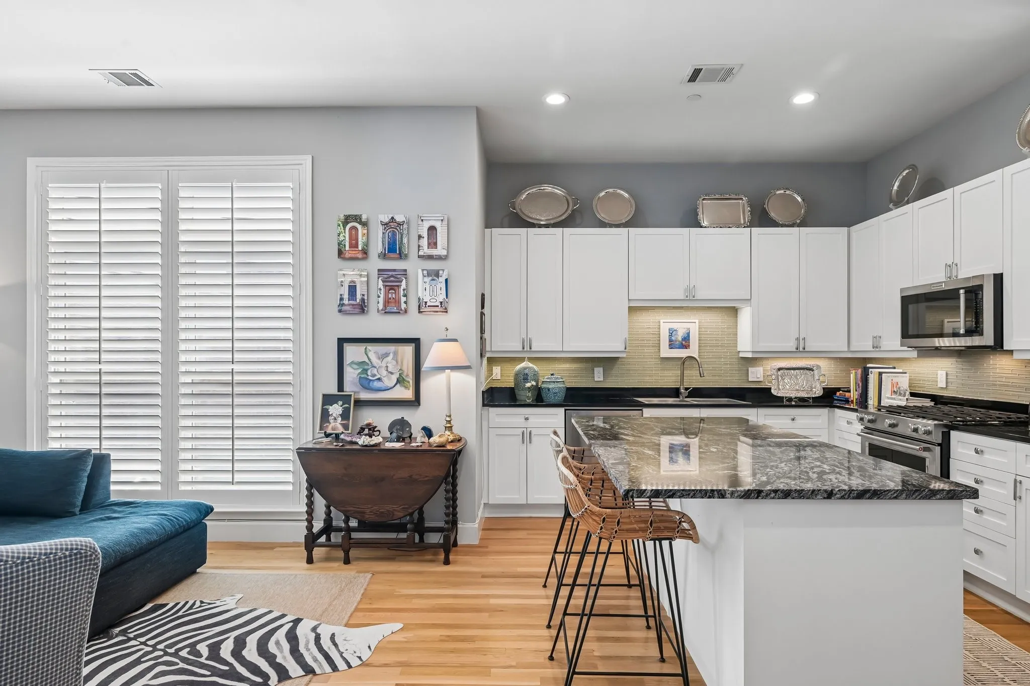 Condominium For Sale in Dallas County , 4310 Buena Vista Street 17, Dallas, Texas 75205, 3 Bedroom, 4 Bathroom, 2 Garage spaces, 2,481 Sqft, built in 2000, mls#21369330, Real Estate Agent in Dallas, Homes For Sale in Dallas county, Homes For Sale in Dallas, Realtor in Dallas Texas, Real Estate Brokerage Independent Realty Texas, Luminita Cordes Realtor