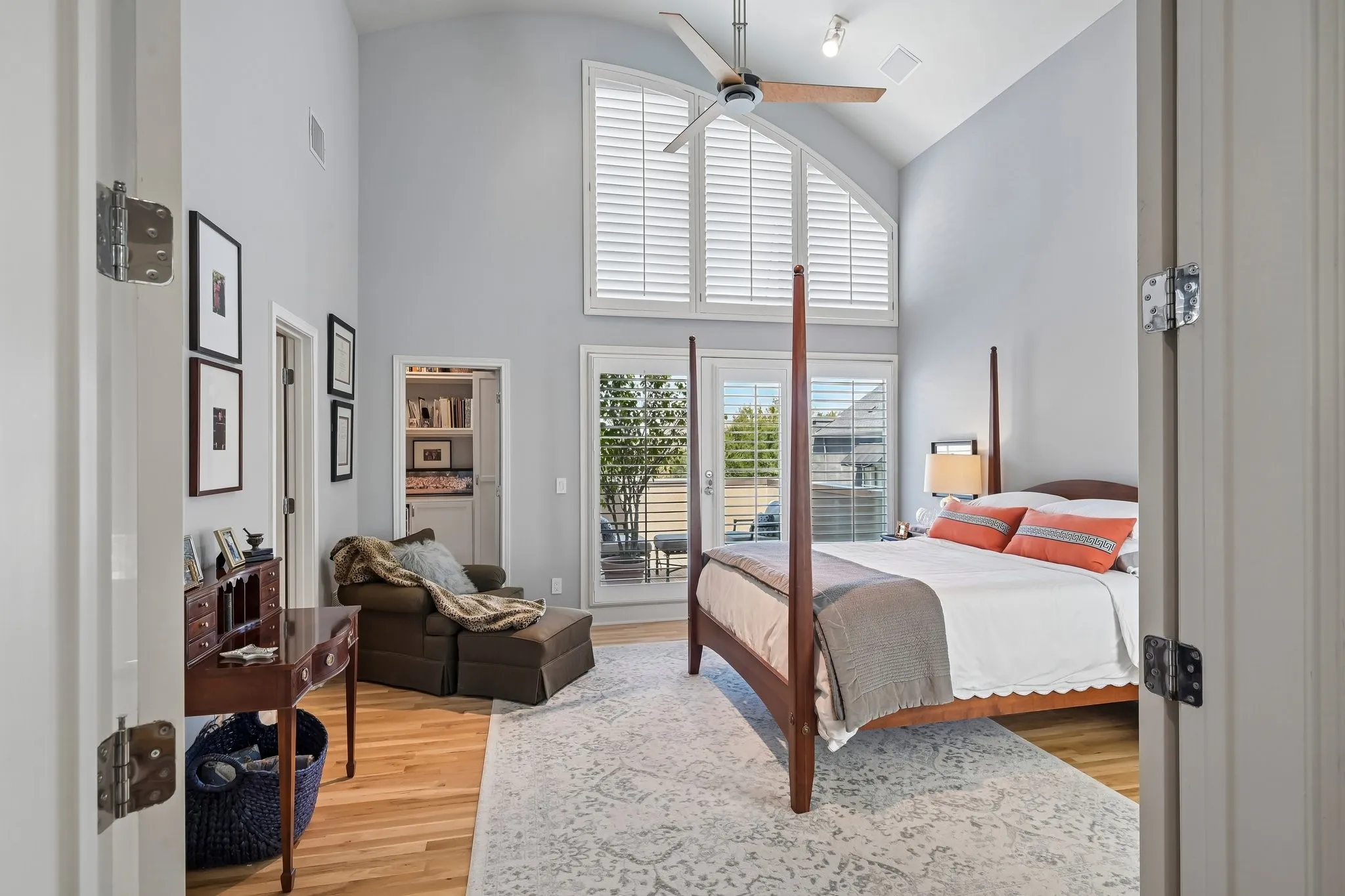 Condominium For Sale in Dallas County , 4310 Buena Vista Street 17, Dallas, Texas 75205, 3 Bedroom, 4 Bathroom, 2 Garage spaces, 2,481 Sqft, built in 2000, mls#21369330, Real Estate Agent in Dallas, Homes For Sale in Dallas county, Homes For Sale in Dallas, Realtor in Dallas Texas, Real Estate Brokerage Independent Realty Texas, Luminita Cordes Realtor