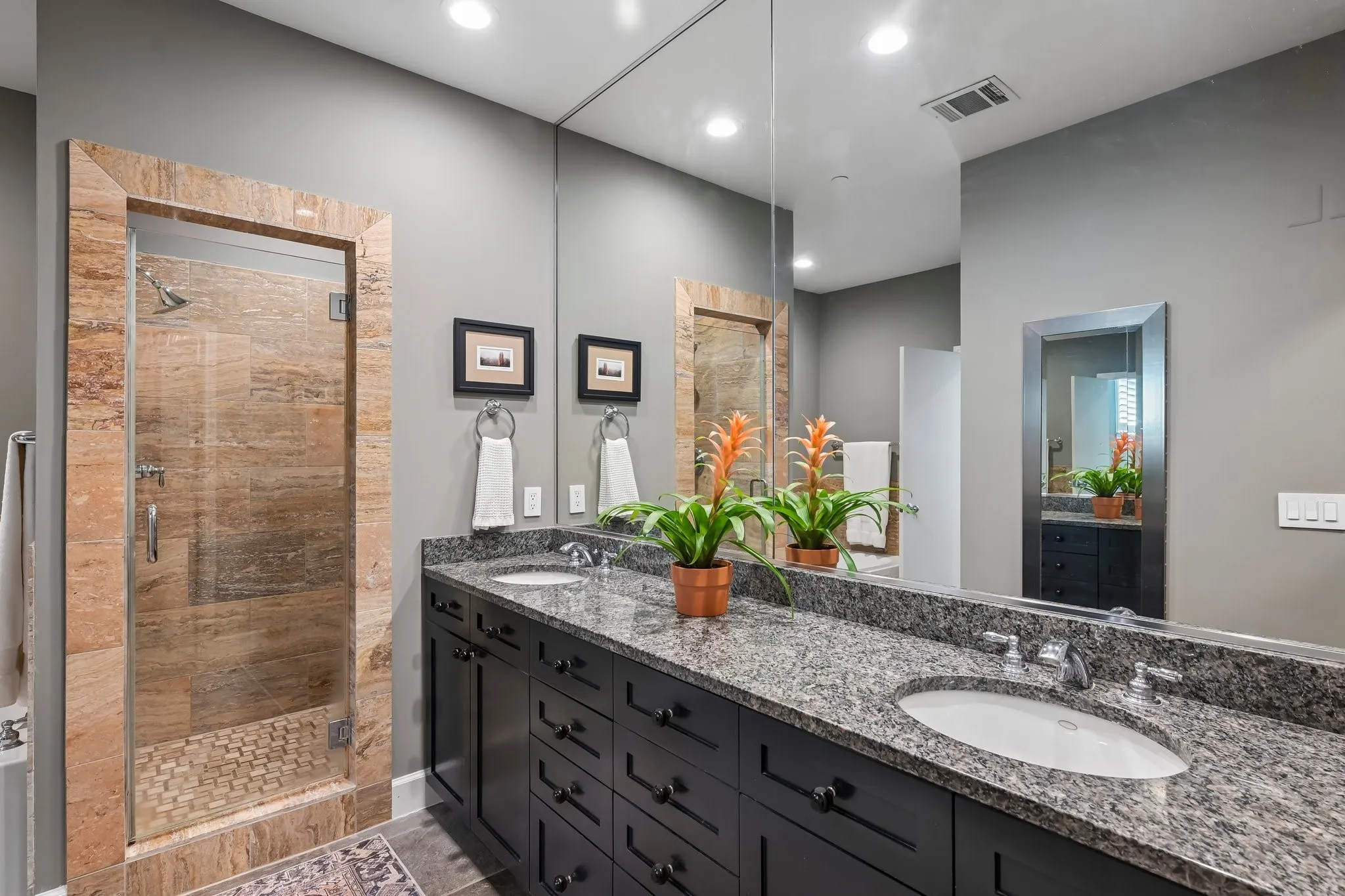Condominium For Sale in Dallas County , 4310 Buena Vista Street 17, Dallas, Texas 75205, 3 Bedroom, 4 Bathroom, 2 Garage spaces, 2,481 Sqft, built in 2000, mls#21369330, Real Estate Agent in Dallas, Homes For Sale in Dallas county, Homes For Sale in Dallas, Realtor in Dallas Texas, Real Estate Brokerage Independent Realty Texas, Luminita Cordes Realtor