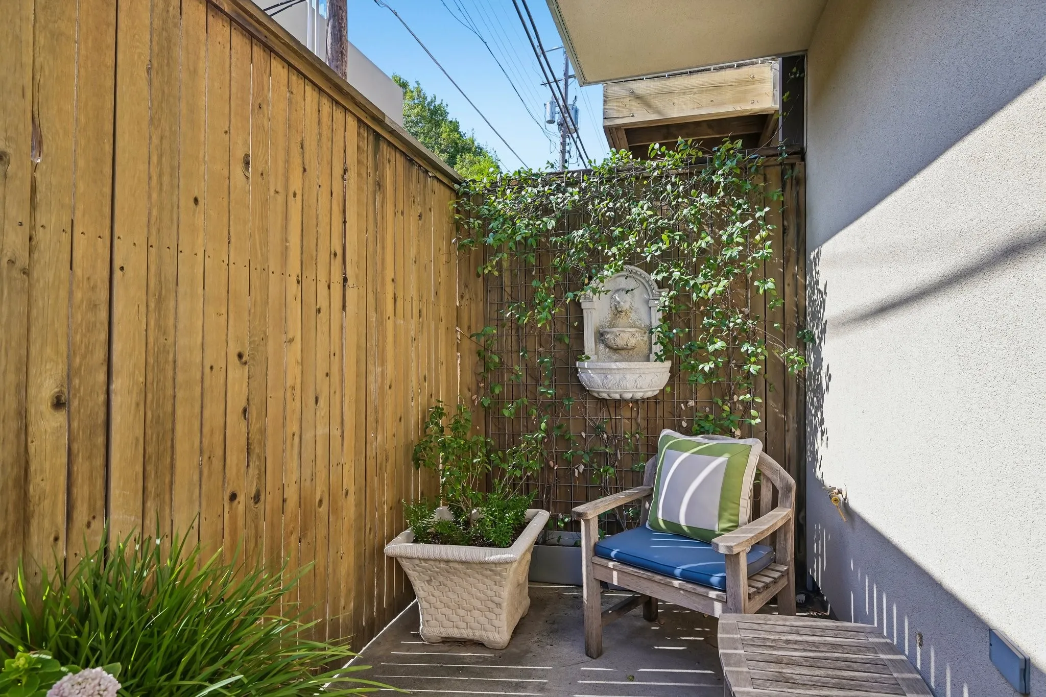 Condominium For Sale in Dallas County , 4310 Buena Vista Street 17, Dallas, Texas 75205, 3 Bedroom, 4 Bathroom, 2 Garage spaces, 2,481 Sqft, built in 2000, mls#21369330, Real Estate Agent in Dallas, Homes For Sale in Dallas county, Homes For Sale in Dallas, Realtor in Dallas Texas, Real Estate Brokerage Independent Realty Texas, Luminita Cordes Realtor