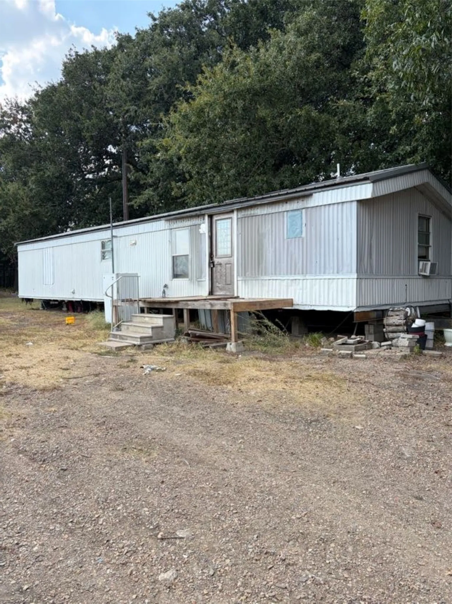 Mobile Home For Sale in Lamar County , 3790 County Road 13500 W, Paris, Texas 75462, 2 Bedroom, 1 Bathroom, Garage spaces, 896 Sqft, built in 1996, mls#21375614, Real Estate Agent in Paris, Homes For Sale in Lamar county, Homes For Sale in Paris, Realtor in Paris Texas, Real Estate Brokerage Independent Realty Texas, Luminita Cordes Realtor