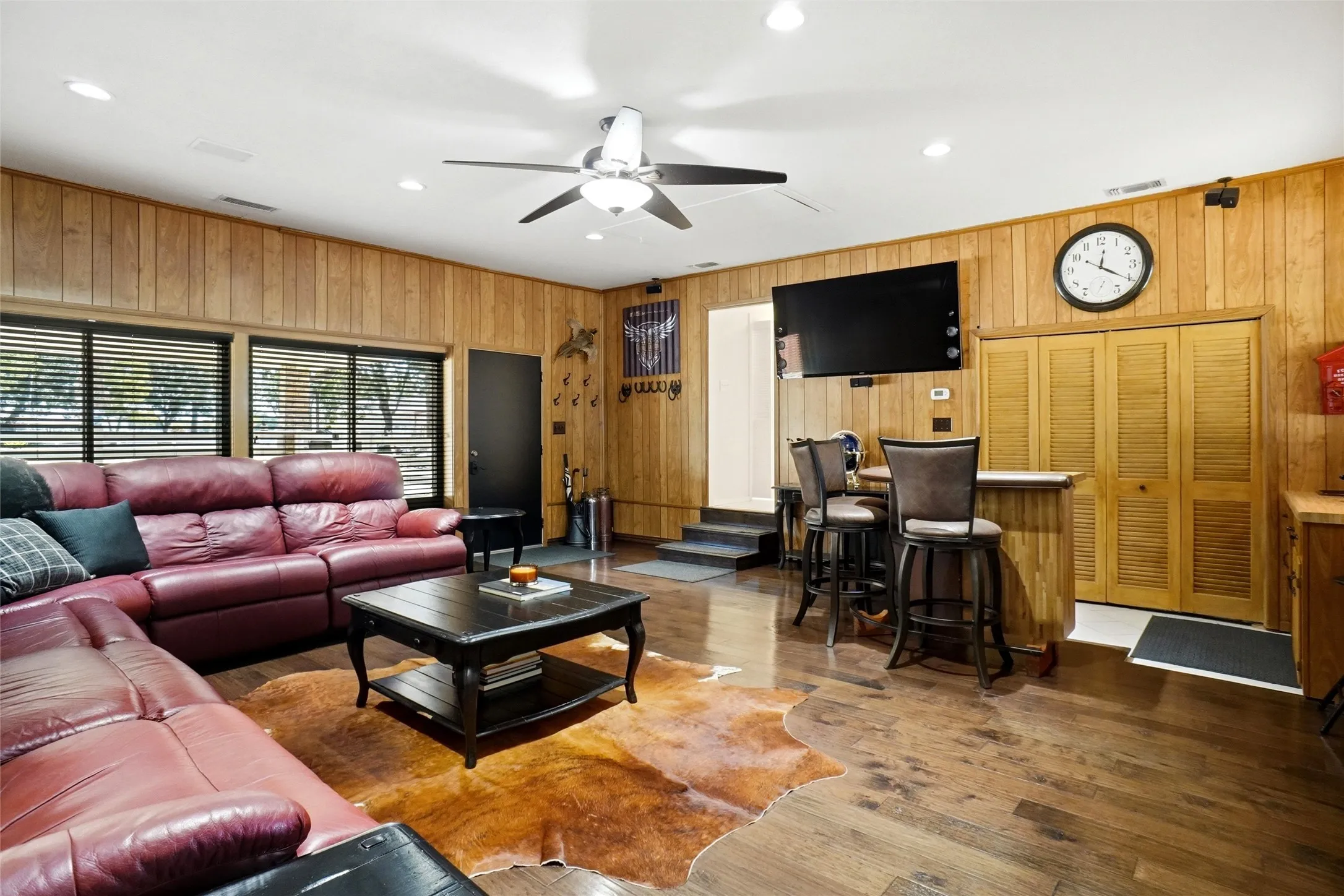 Single Family Residence For Sale in Dallas County , 116 N Paschall Road, Sunnyvale, Texas 75182, 3 Bedroom, 2 Bathroom, 2 Garage spaces, 2,627 Sqft, built in 1968, mls#21368308, Real Estate Agent in Sunnyvale, Homes For Sale in Dallas county, Homes For Sale in Sunnyvale, Realtor in Sunnyvale Texas, Real Estate Brokerage Independent Realty Texas, Luminita Cordes Realtor