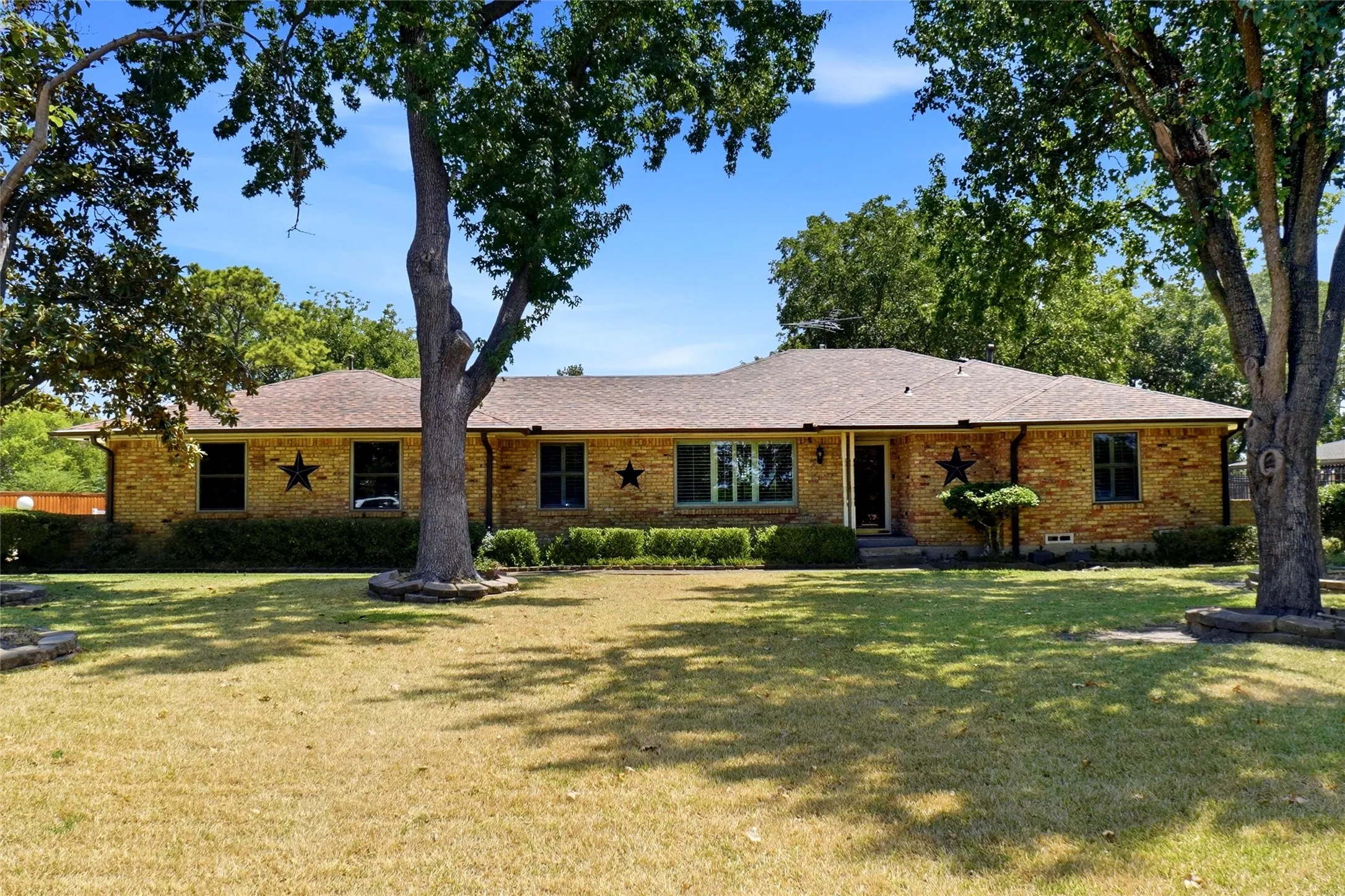 Single Family Residence For Sale in Dallas County , 116 N Paschall Road, Sunnyvale, Texas 75182, 3 Bedroom, 2 Bathroom, 2 Garage spaces, 2,627 Sqft, built in 1968, mls#21368308, Real Estate Agent in Sunnyvale, Homes For Sale in Dallas county, Homes For Sale in Sunnyvale, Realtor in Sunnyvale Texas, Real Estate Brokerage Independent Realty Texas, Luminita Cordes Realtor