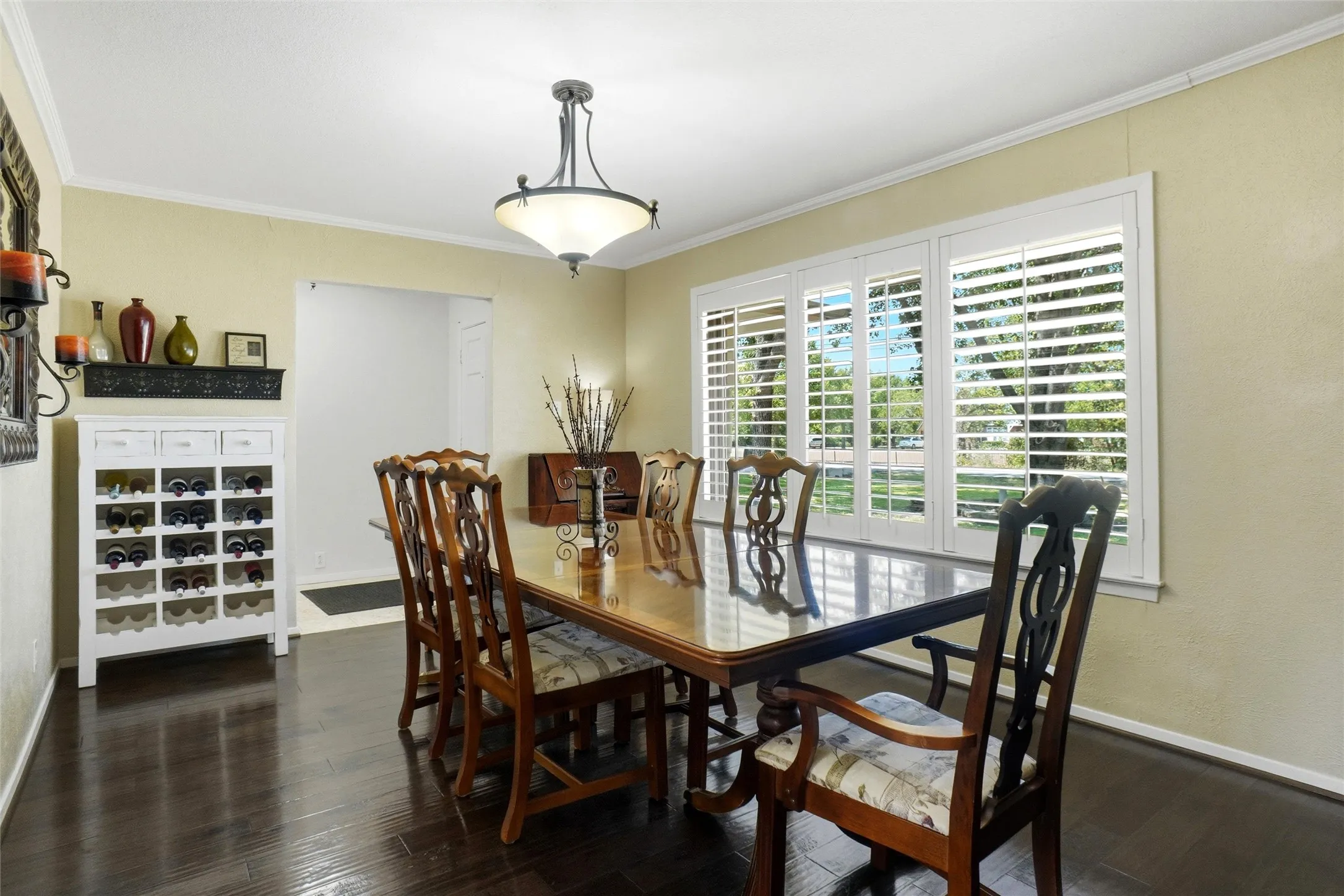 Single Family Residence For Sale in Dallas County , 116 N Paschall Road, Sunnyvale, Texas 75182, 3 Bedroom, 2 Bathroom, 2 Garage spaces, 2,627 Sqft, built in 1968, mls#21368308, Real Estate Agent in Sunnyvale, Homes For Sale in Dallas county, Homes For Sale in Sunnyvale, Realtor in Sunnyvale Texas, Real Estate Brokerage Independent Realty Texas, Luminita Cordes Realtor