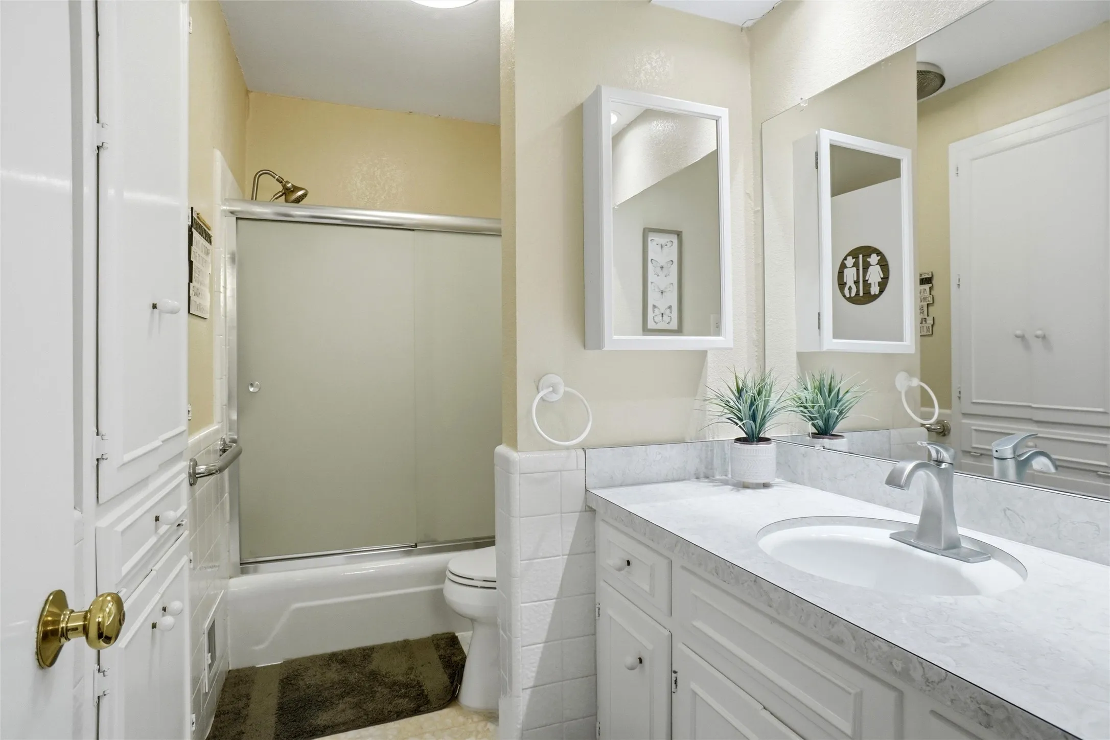 Single Family Residence For Sale in Dallas County , 116 N Paschall Road, Sunnyvale, Texas 75182, 3 Bedroom, 2 Bathroom, 2 Garage spaces, 2,627 Sqft, built in 1968, mls#21368308, Real Estate Agent in Sunnyvale, Homes For Sale in Dallas county, Homes For Sale in Sunnyvale, Realtor in Sunnyvale Texas, Real Estate Brokerage Independent Realty Texas, Luminita Cordes Realtor