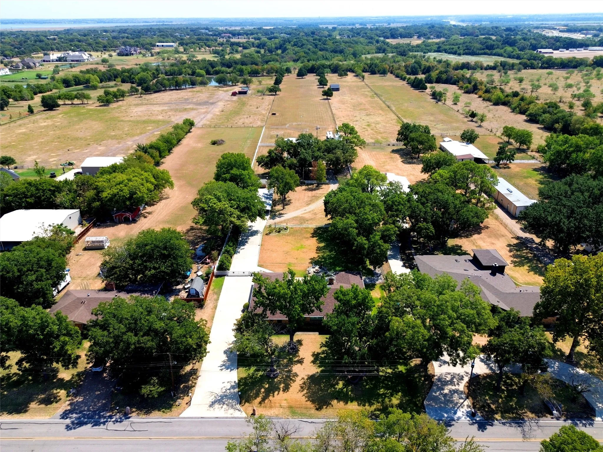 Single Family Residence For Sale in Dallas County , 116 N Paschall Road, Sunnyvale, Texas 75182, 3 Bedroom, 2 Bathroom, 2 Garage spaces, 2,627 Sqft, built in 1968, mls#21368308, Real Estate Agent in Sunnyvale, Homes For Sale in Dallas county, Homes For Sale in Sunnyvale, Realtor in Sunnyvale Texas, Real Estate Brokerage Independent Realty Texas, Luminita Cordes Realtor