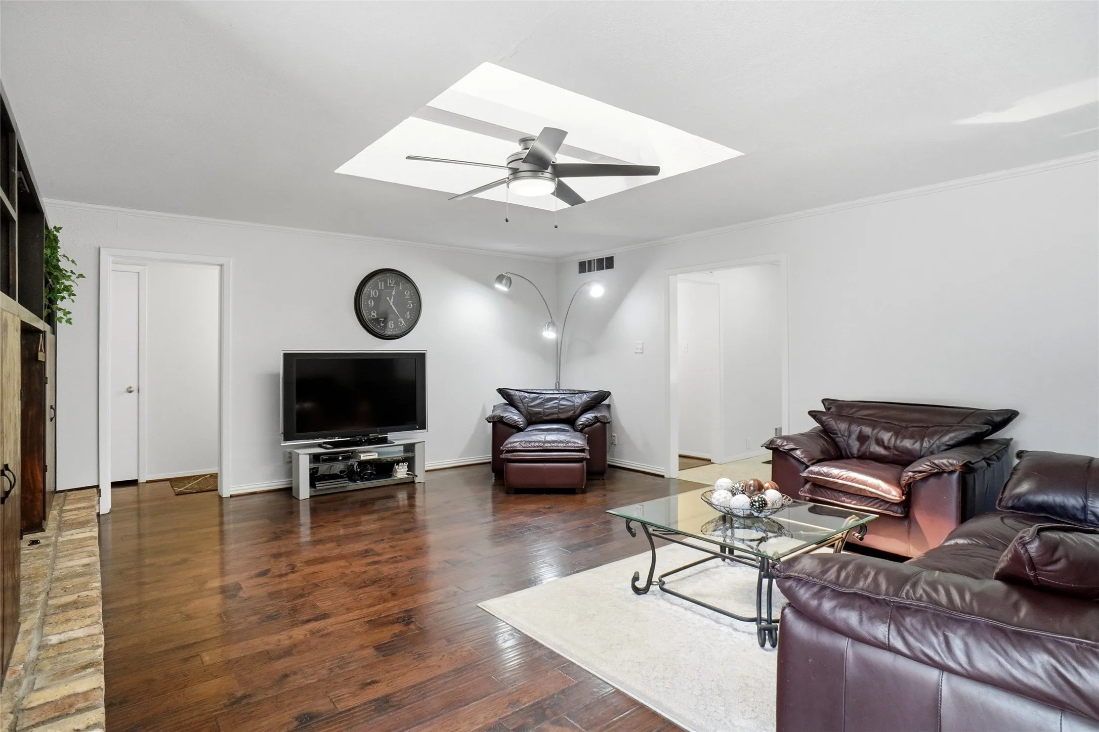 Single Family Residence For Sale in Dallas County , 116 N Paschall Road, Sunnyvale, Texas 75182, 3 Bedroom, 2 Bathroom, 2 Garage spaces, 2,627 Sqft, built in 1968, mls#21368308, Real Estate Agent in Sunnyvale, Homes For Sale in Dallas county, Homes For Sale in Sunnyvale, Realtor in Sunnyvale Texas, Real Estate Brokerage Independent Realty Texas, Luminita Cordes Realtor