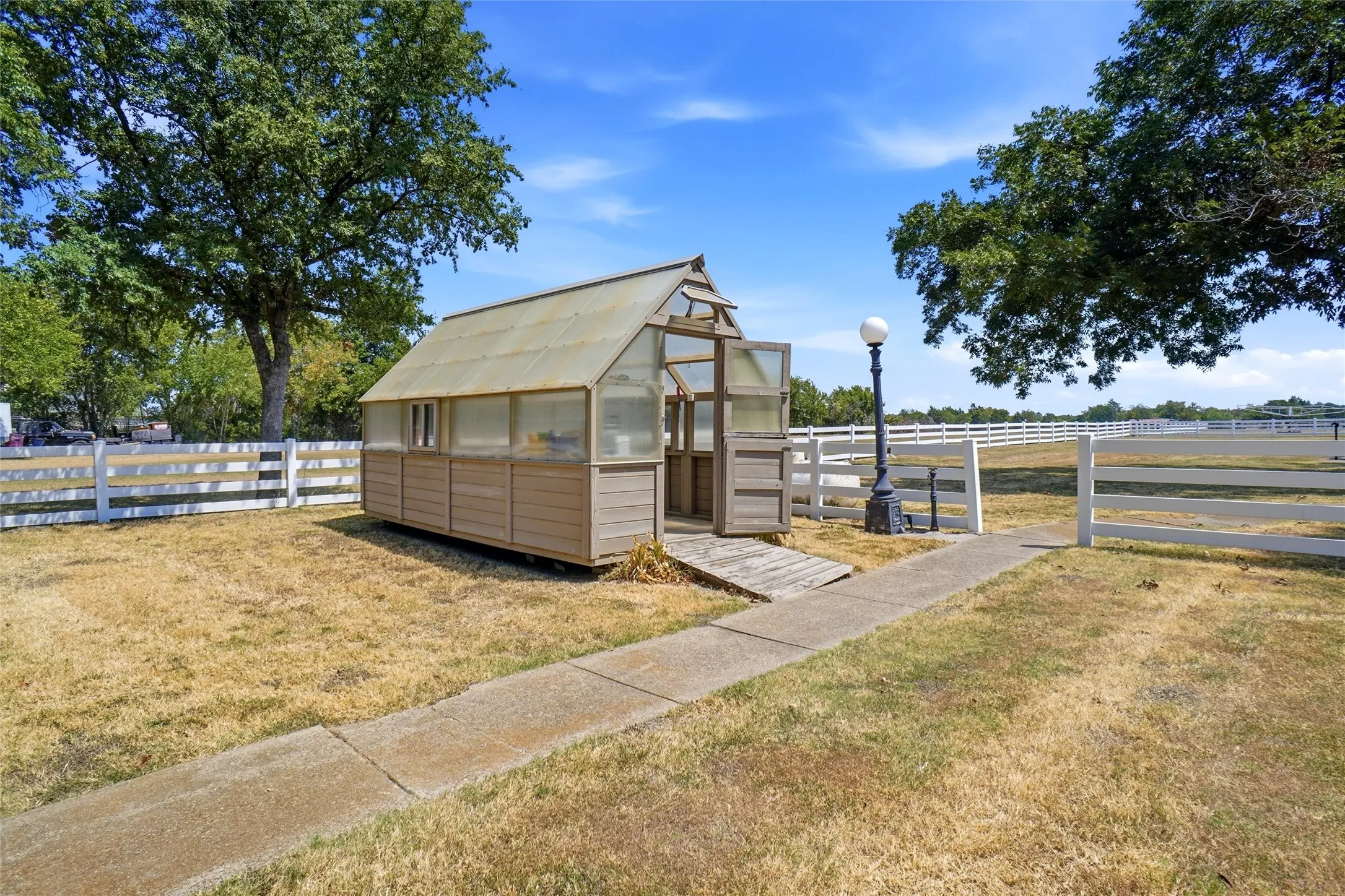 Single Family Residence For Sale in Dallas County , 116 N Paschall Road, Sunnyvale, Texas 75182, 3 Bedroom, 2 Bathroom, 2 Garage spaces, 2,627 Sqft, built in 1968, mls#21368308, Real Estate Agent in Sunnyvale, Homes For Sale in Dallas county, Homes For Sale in Sunnyvale, Realtor in Sunnyvale Texas, Real Estate Brokerage Independent Realty Texas, Luminita Cordes Realtor