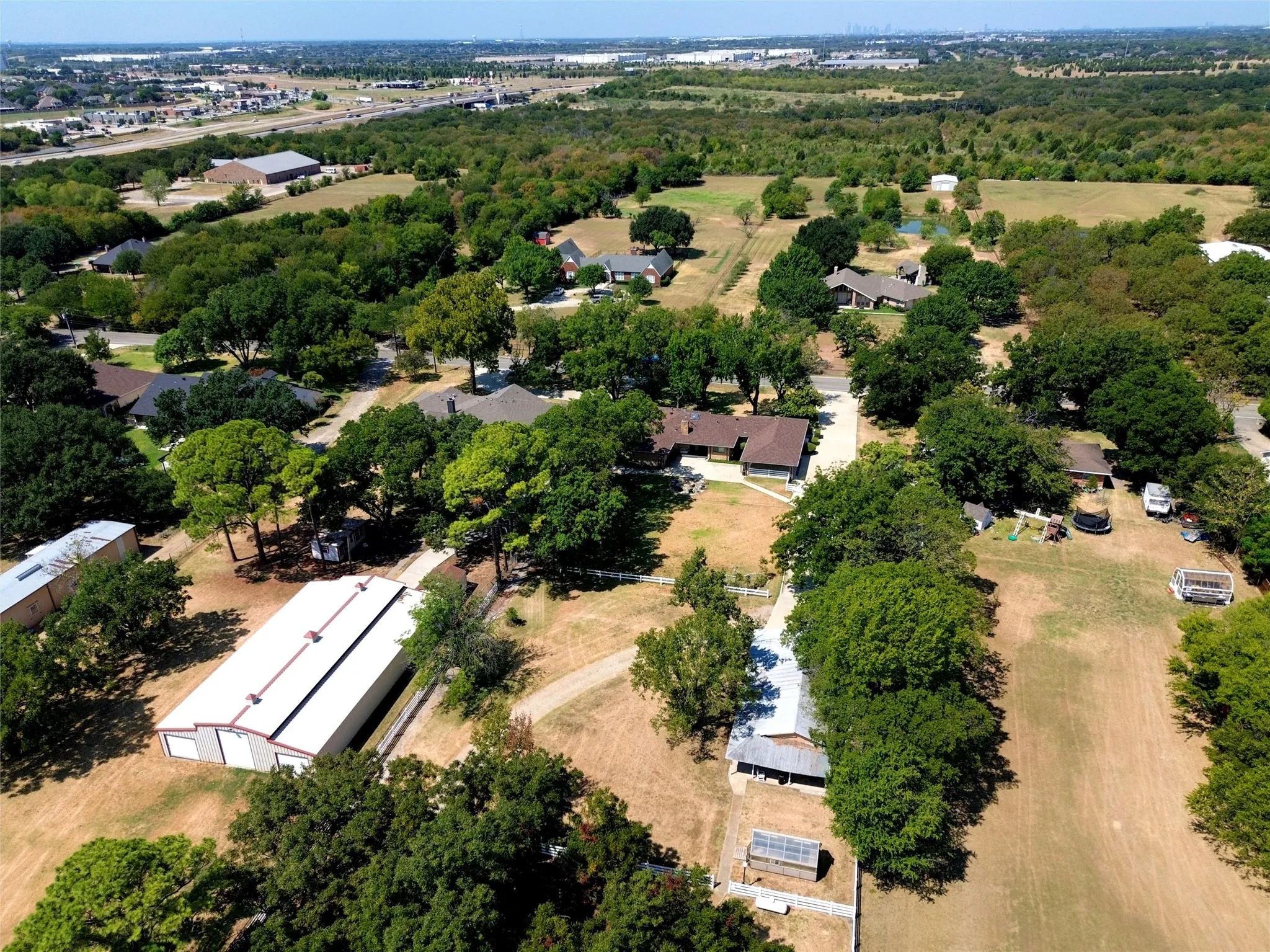 Single Family Residence For Sale in Dallas County , 116 N Paschall Road, Sunnyvale, Texas 75182, 3 Bedroom, 2 Bathroom, 2 Garage spaces, 2,627 Sqft, built in 1968, mls#21368308, Real Estate Agent in Sunnyvale, Homes For Sale in Dallas county, Homes For Sale in Sunnyvale, Realtor in Sunnyvale Texas, Real Estate Brokerage Independent Realty Texas, Luminita Cordes Realtor