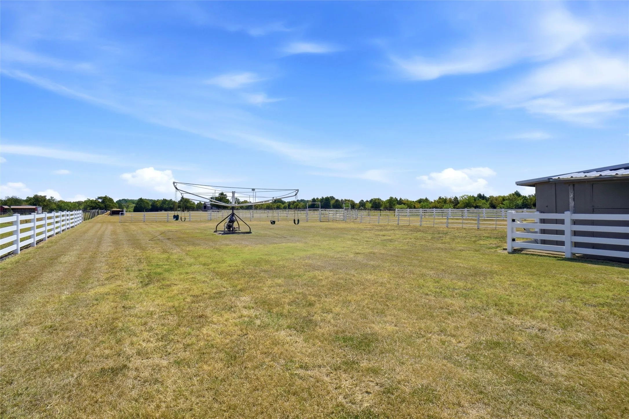 Single Family Residence For Sale in Dallas County , 116 N Paschall Road, Sunnyvale, Texas 75182, 3 Bedroom, 2 Bathroom, 2 Garage spaces, 2,627 Sqft, built in 1968, mls#21368308, Real Estate Agent in Sunnyvale, Homes For Sale in Dallas county, Homes For Sale in Sunnyvale, Realtor in Sunnyvale Texas, Real Estate Brokerage Independent Realty Texas, Luminita Cordes Realtor