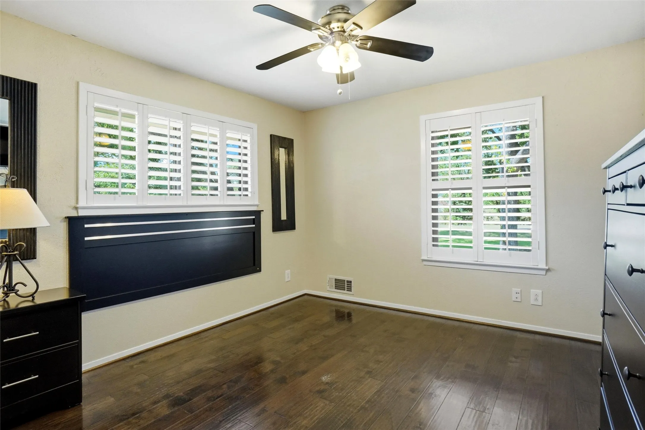 Single Family Residence For Sale in Dallas County , 116 N Paschall Road, Sunnyvale, Texas 75182, 3 Bedroom, 2 Bathroom, 2 Garage spaces, 2,627 Sqft, built in 1968, mls#21368308, Real Estate Agent in Sunnyvale, Homes For Sale in Dallas county, Homes For Sale in Sunnyvale, Realtor in Sunnyvale Texas, Real Estate Brokerage Independent Realty Texas, Luminita Cordes Realtor