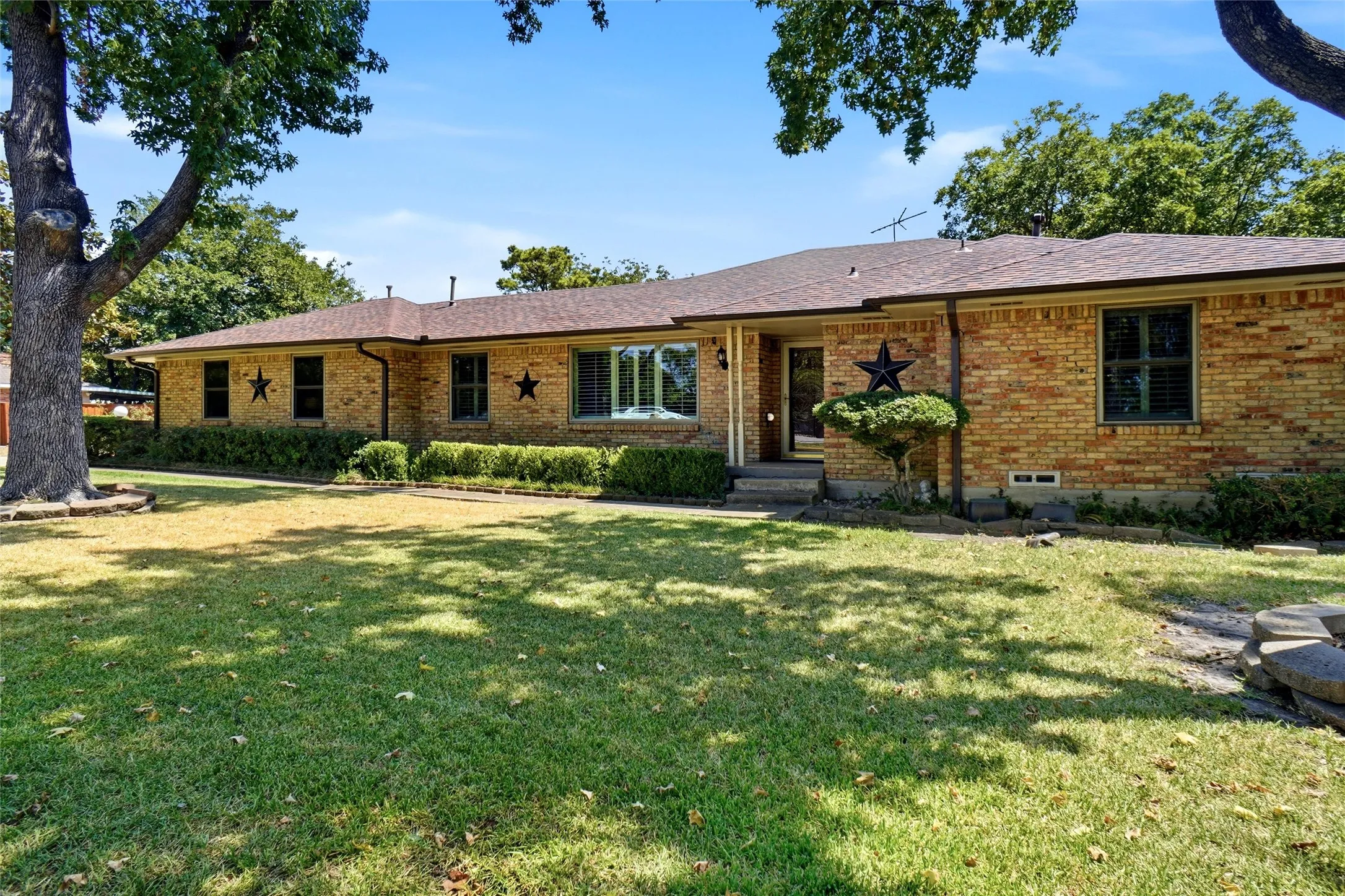 Single Family Residence For Sale in Dallas County , 116 N Paschall Road, Sunnyvale, Texas 75182, 3 Bedroom, 2 Bathroom, 2 Garage spaces, 2,627 Sqft, built in 1968, mls#21368308, Real Estate Agent in Sunnyvale, Homes For Sale in Dallas county, Homes For Sale in Sunnyvale, Realtor in Sunnyvale Texas, Real Estate Brokerage Independent Realty Texas, Luminita Cordes Realtor