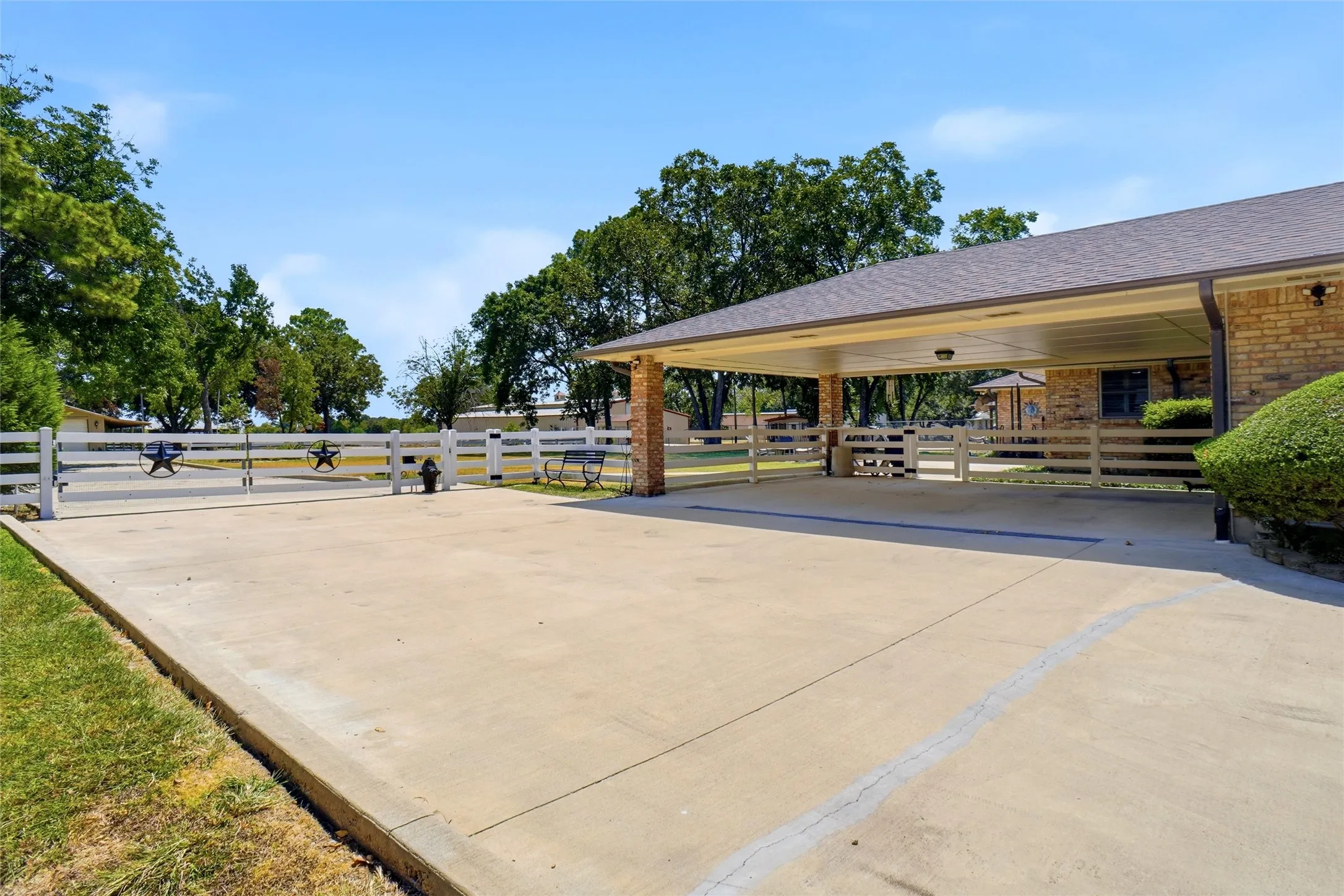 Single Family Residence For Sale in Dallas County , 116 N Paschall Road, Sunnyvale, Texas 75182, 3 Bedroom, 2 Bathroom, 2 Garage spaces, 2,627 Sqft, built in 1968, mls#21368308, Real Estate Agent in Sunnyvale, Homes For Sale in Dallas county, Homes For Sale in Sunnyvale, Realtor in Sunnyvale Texas, Real Estate Brokerage Independent Realty Texas, Luminita Cordes Realtor