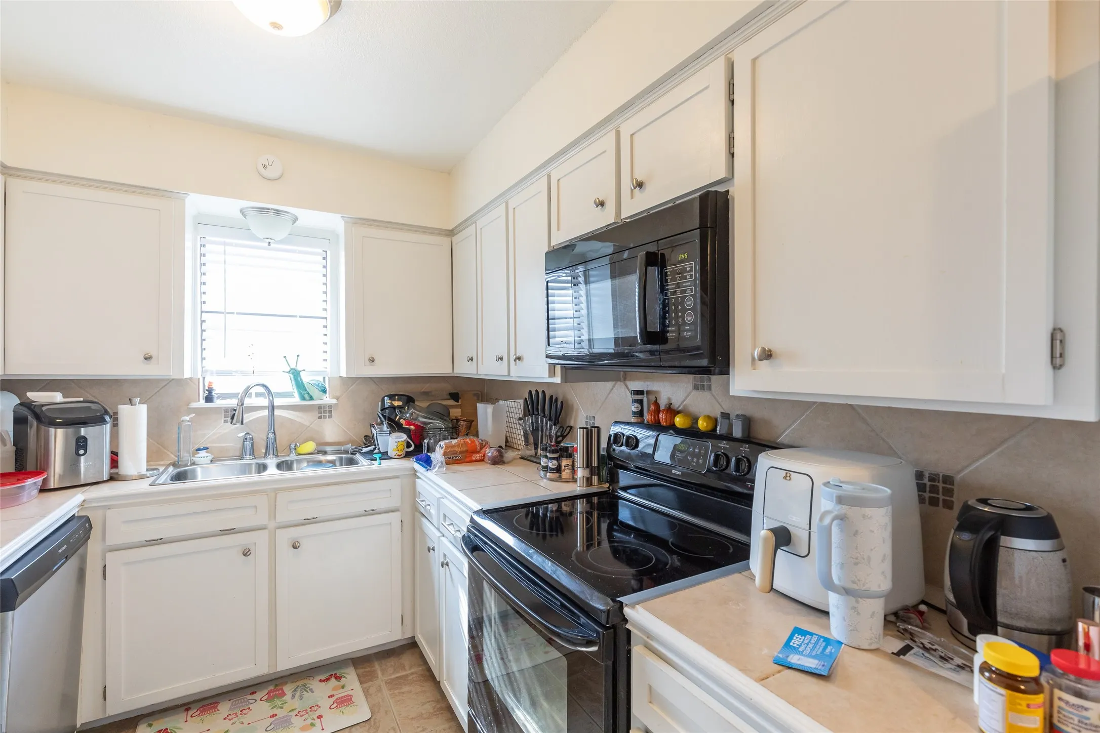 Single Family Residence For Sale in Taylor County , 3801 Kellye Court, Abilene, Texas 79606, 3 Bedroom, 2 Bathroom, 1 Garage spaces, 1,075 Sqft, built in 1983, mls#21377098, Real Estate Agent in Abilene, Homes For Sale in Taylor county, Homes For Sale in Abilene, Realtor in Abilene Texas, Real Estate Brokerage Independent Realty Texas, Luminita Cordes Realtor