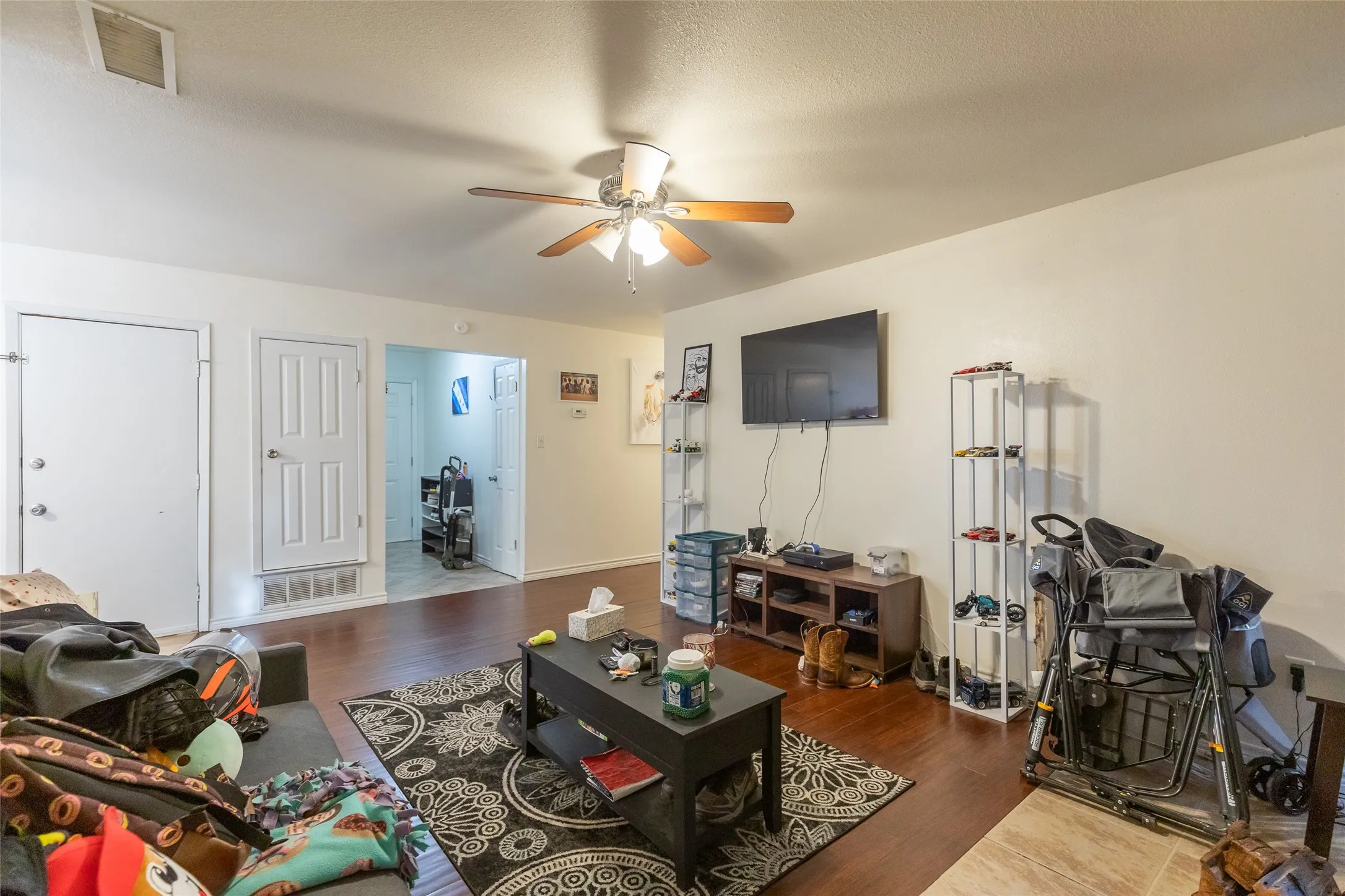 Single Family Residence For Sale in Taylor County , 3801 Kellye Court, Abilene, Texas 79606, 3 Bedroom, 2 Bathroom, 1 Garage spaces, 1,075 Sqft, built in 1983, mls#21377098, Real Estate Agent in Abilene, Homes For Sale in Taylor county, Homes For Sale in Abilene, Realtor in Abilene Texas, Real Estate Brokerage Independent Realty Texas, Luminita Cordes Realtor