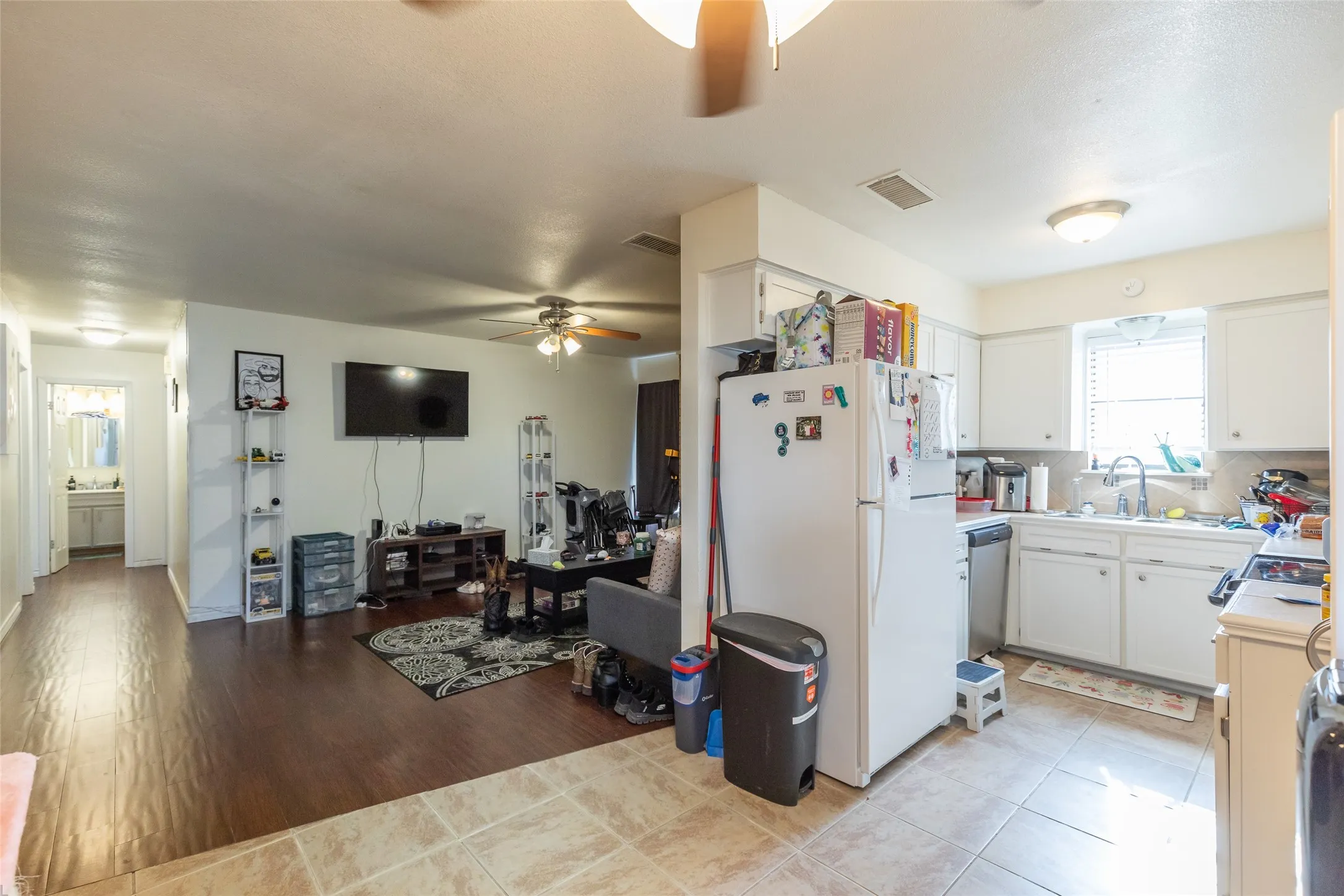 Single Family Residence For Sale in Taylor County , 3801 Kellye Court, Abilene, Texas 79606, 3 Bedroom, 2 Bathroom, 1 Garage spaces, 1,075 Sqft, built in 1983, mls#21377098, Real Estate Agent in Abilene, Homes For Sale in Taylor county, Homes For Sale in Abilene, Realtor in Abilene Texas, Real Estate Brokerage Independent Realty Texas, Luminita Cordes Realtor