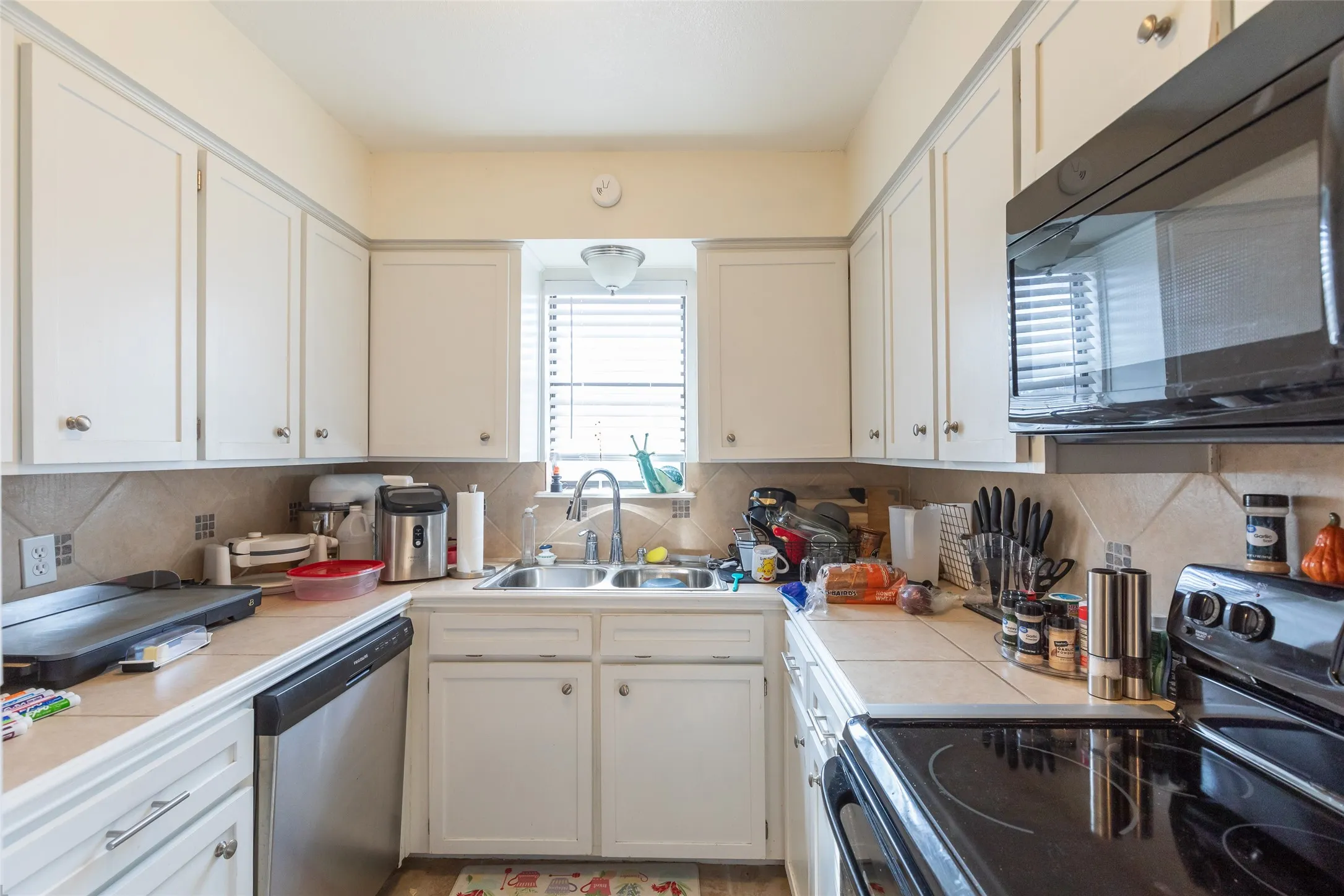 Single Family Residence For Sale in Taylor County , 3801 Kellye Court, Abilene, Texas 79606, 3 Bedroom, 2 Bathroom, 1 Garage spaces, 1,075 Sqft, built in 1983, mls#21377098, Real Estate Agent in Abilene, Homes For Sale in Taylor county, Homes For Sale in Abilene, Realtor in Abilene Texas, Real Estate Brokerage Independent Realty Texas, Luminita Cordes Realtor