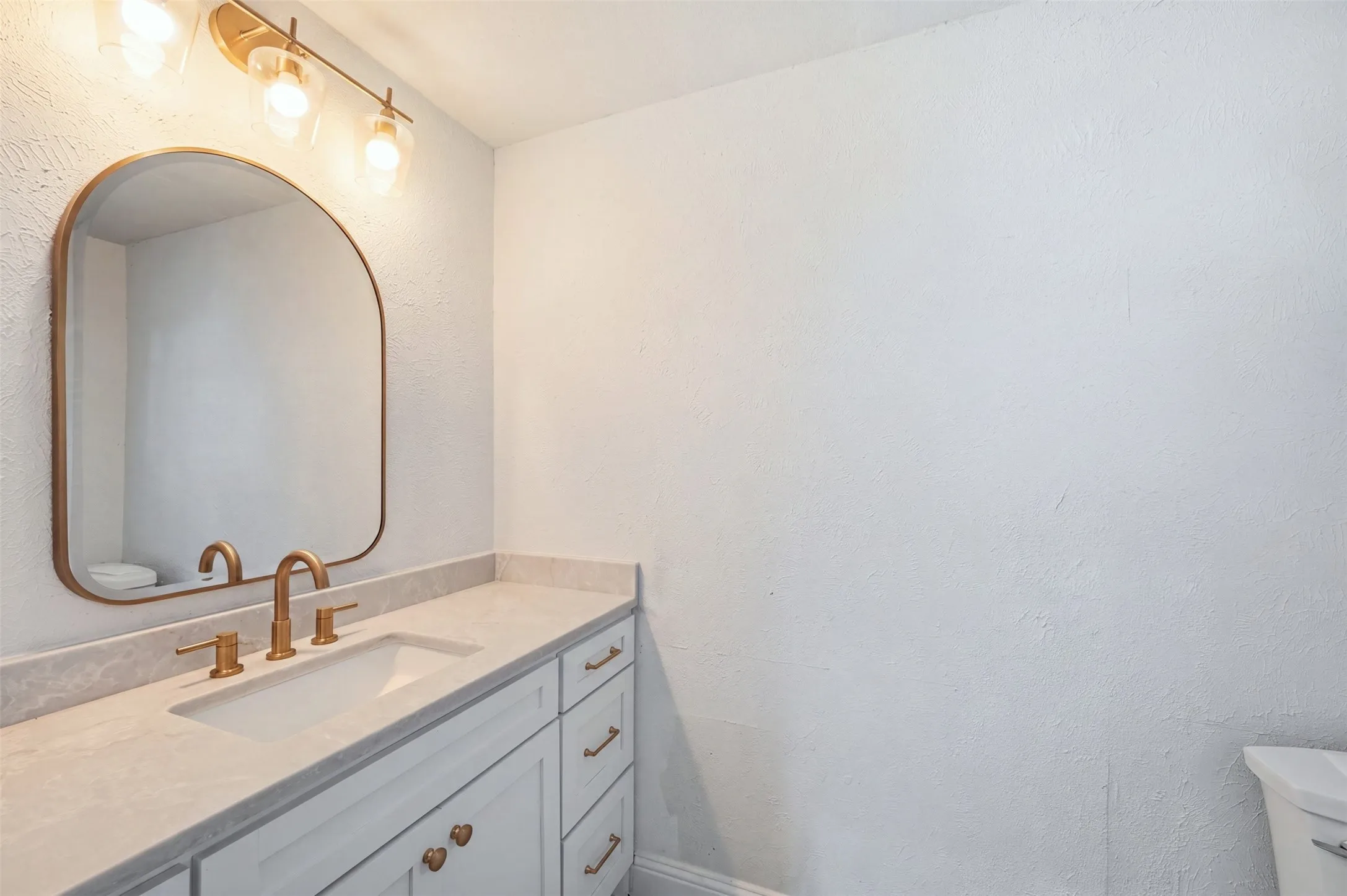 Single Family Residence For Sale in Tarrant County , 2105 Wilson Drive, Arlington, Texas 76011, 4 Bedroom, 3 Bathroom, 2 Garage spaces, 2,547 Sqft, built in 1974, mls#21373191, Real Estate Agent in Arlington, Homes For Sale in Tarrant county, Homes For Sale in Arlington, Realtor in Arlington Texas, Real Estate Brokerage Independent Realty Texas, Luminita Cordes Realtor