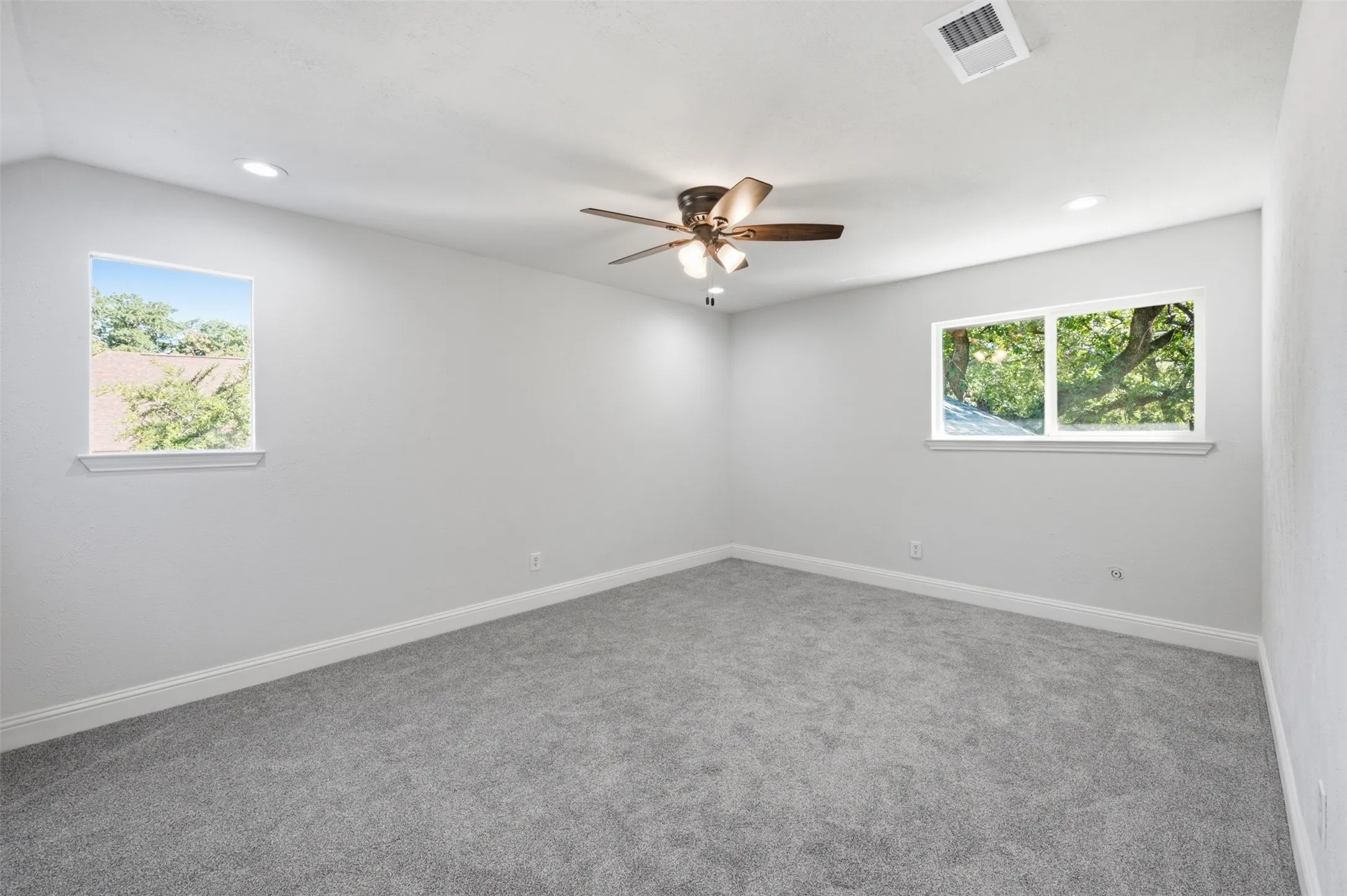 Single Family Residence For Sale in Tarrant County , 2105 Wilson Drive, Arlington, Texas 76011, 4 Bedroom, 3 Bathroom, 2 Garage spaces, 2,547 Sqft, built in 1974, mls#21373191, Real Estate Agent in Arlington, Homes For Sale in Tarrant county, Homes For Sale in Arlington, Realtor in Arlington Texas, Real Estate Brokerage Independent Realty Texas, Luminita Cordes Realtor