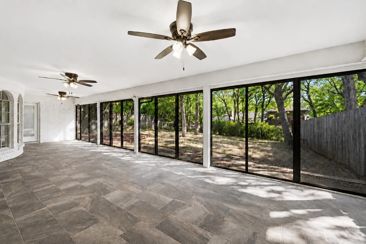 Single Family Residence For Sale in Tarrant County , 2105 Wilson Drive, Arlington, Texas 76011, 4 Bedroom, 3 Bathroom, 2 Garage spaces, 2,547 Sqft, built in 1974, mls#21373191, Real Estate Agent in Arlington, Homes For Sale in Tarrant county, Homes For Sale in Arlington, Realtor in Arlington Texas, Real Estate Brokerage Independent Realty Texas, Luminita Cordes Realtor