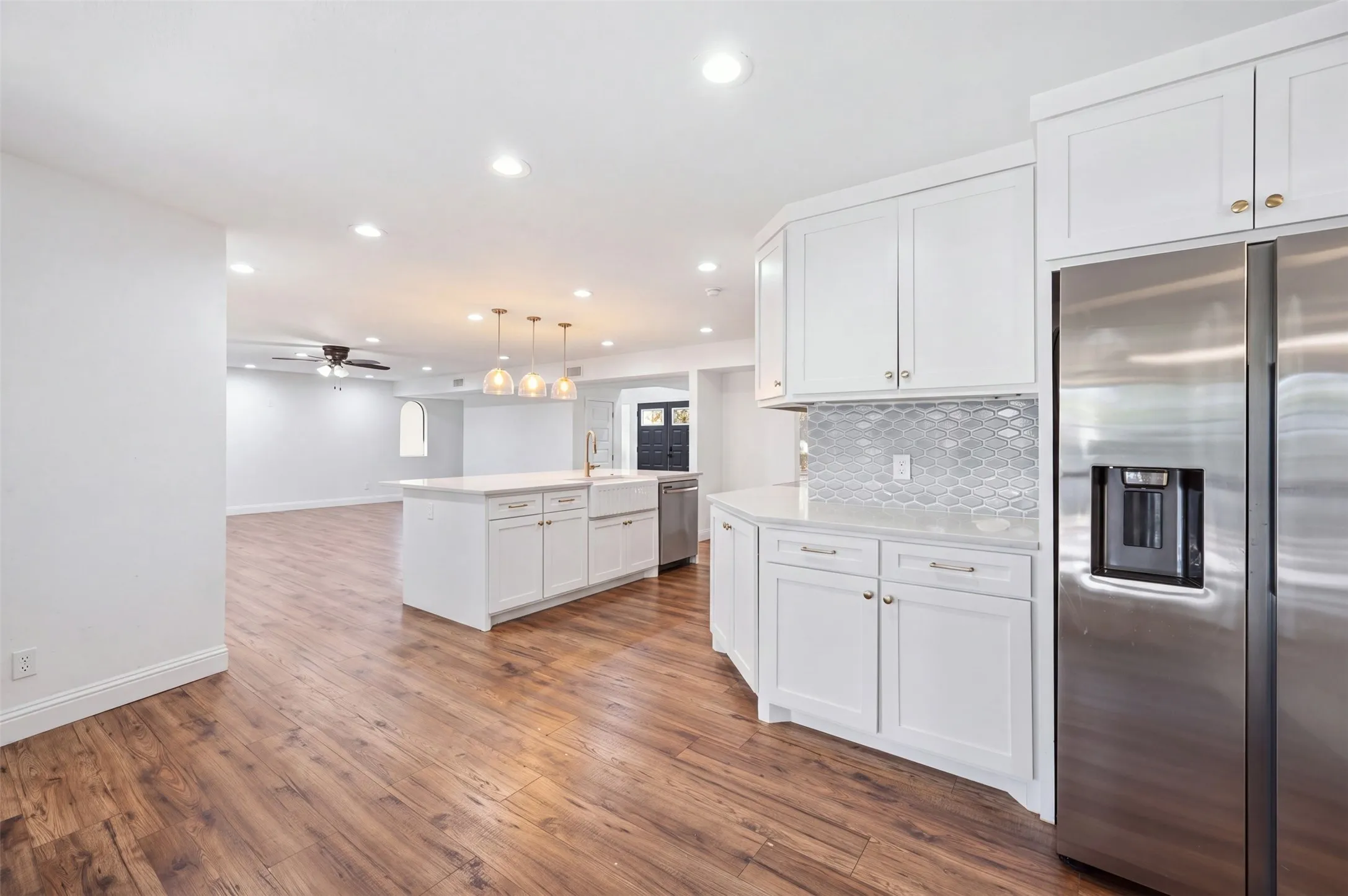 Single Family Residence For Sale in Tarrant County , 2105 Wilson Drive, Arlington, Texas 76011, 4 Bedroom, 3 Bathroom, 2 Garage spaces, 2,547 Sqft, built in 1974, mls#21373191, Real Estate Agent in Arlington, Homes For Sale in Tarrant county, Homes For Sale in Arlington, Realtor in Arlington Texas, Real Estate Brokerage Independent Realty Texas, Luminita Cordes Realtor