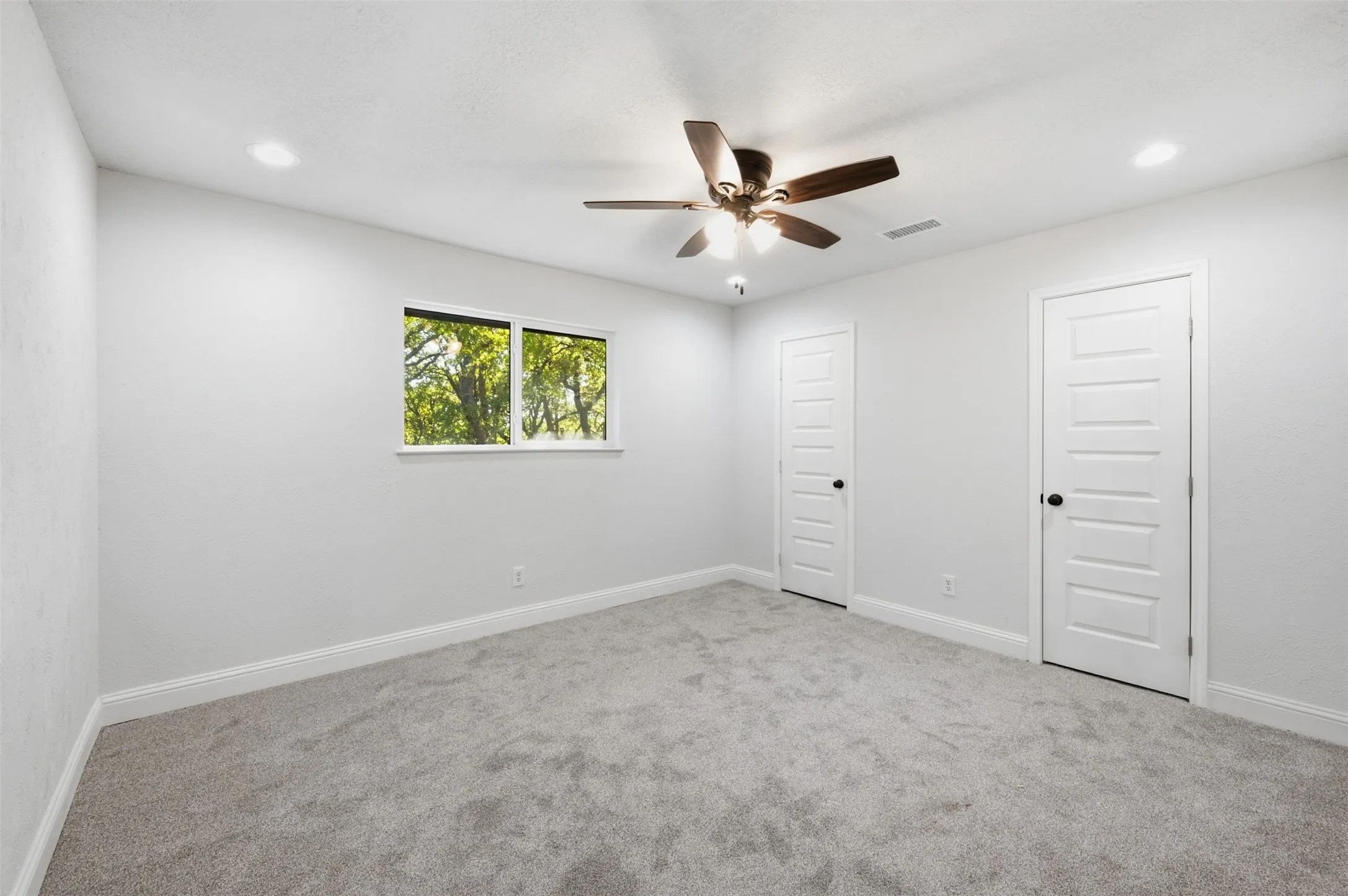 Single Family Residence For Sale in Tarrant County , 2105 Wilson Drive, Arlington, Texas 76011, 4 Bedroom, 3 Bathroom, 2 Garage spaces, 2,547 Sqft, built in 1974, mls#21373191, Real Estate Agent in Arlington, Homes For Sale in Tarrant county, Homes For Sale in Arlington, Realtor in Arlington Texas, Real Estate Brokerage Independent Realty Texas, Luminita Cordes Realtor
