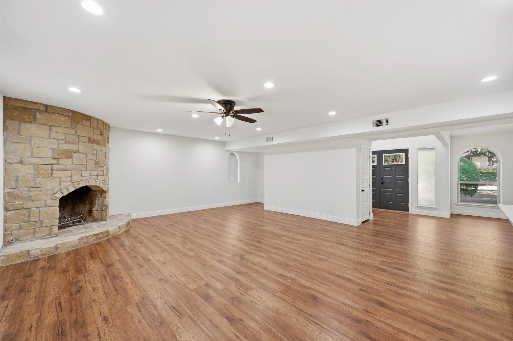 Single Family Residence For Sale in Tarrant County , 2105 Wilson Drive, Arlington, Texas 76011, 4 Bedroom, 3 Bathroom, 2 Garage spaces, 2,547 Sqft, built in 1974, mls#21373191, Real Estate Agent in Arlington, Homes For Sale in Tarrant county, Homes For Sale in Arlington, Realtor in Arlington Texas, Real Estate Brokerage Independent Realty Texas, Luminita Cordes Realtor
