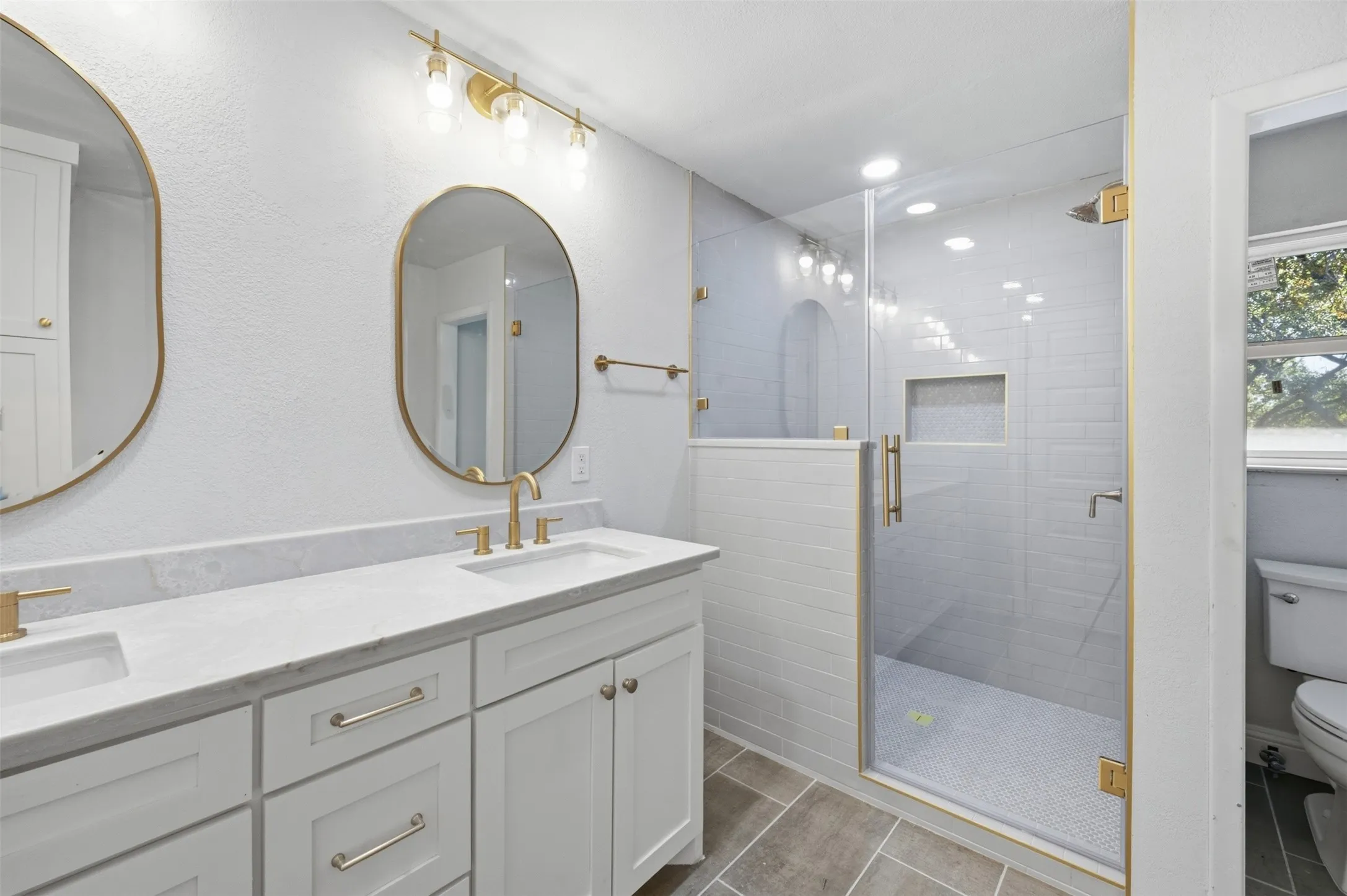 Single Family Residence For Sale in Tarrant County , 2105 Wilson Drive, Arlington, Texas 76011, 4 Bedroom, 3 Bathroom, 2 Garage spaces, 2,547 Sqft, built in 1974, mls#21373191, Real Estate Agent in Arlington, Homes For Sale in Tarrant county, Homes For Sale in Arlington, Realtor in Arlington Texas, Real Estate Brokerage Independent Realty Texas, Luminita Cordes Realtor
