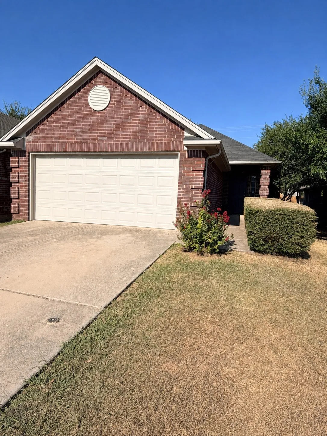 Single Family Residence For Sale in Tarrant County , 729 Stribling Circle, Azle, Texas 76020, 3 Bedroom, 2 Bathroom, 2 Garage spaces, 1,330 Sqft, built in 2005, mls#21376463, Real Estate Agent in Azle, Homes For Sale in Tarrant county, Homes For Sale in Azle, Realtor in Azle Texas, Real Estate Brokerage Independent Realty Texas, Luminita Cordes Realtor