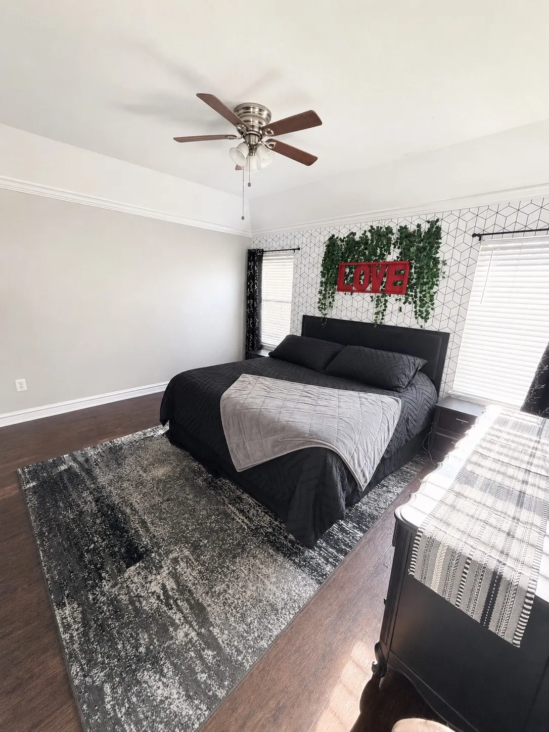 Single Family Residence For Sale in Tarrant County , 729 Stribling Circle, Azle, Texas 76020, 3 Bedroom, 2 Bathroom, 2 Garage spaces, 1,330 Sqft, built in 2005, mls#21376463, Real Estate Agent in Azle, Homes For Sale in Tarrant county, Homes For Sale in Azle, Realtor in Azle Texas, Real Estate Brokerage Independent Realty Texas, Luminita Cordes Realtor
