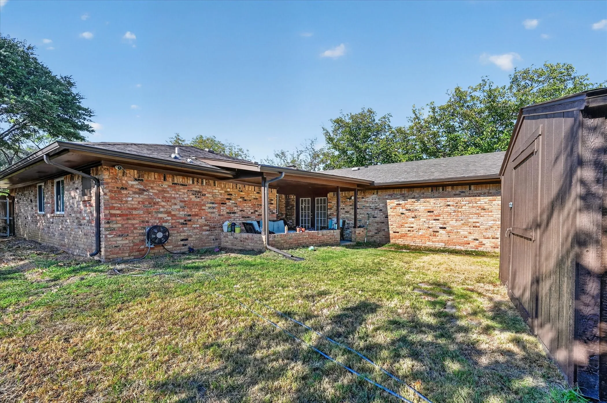 Single Family Residence For Sale in Dallas County , 822 Cambridge Place, Grand Prairie, Texas 75051, 3 Bedroom, 2 Bathroom, 2 Garage spaces, 1,820 Sqft, built in 1969, mls#21377191, Real Estate Agent in Grand Prairie, Homes For Sale in Dallas county, Homes For Sale in Grand Prairie, Realtor in Grand Prairie Texas, Real Estate Brokerage Independent Realty Texas, Luminita Cordes Realtor