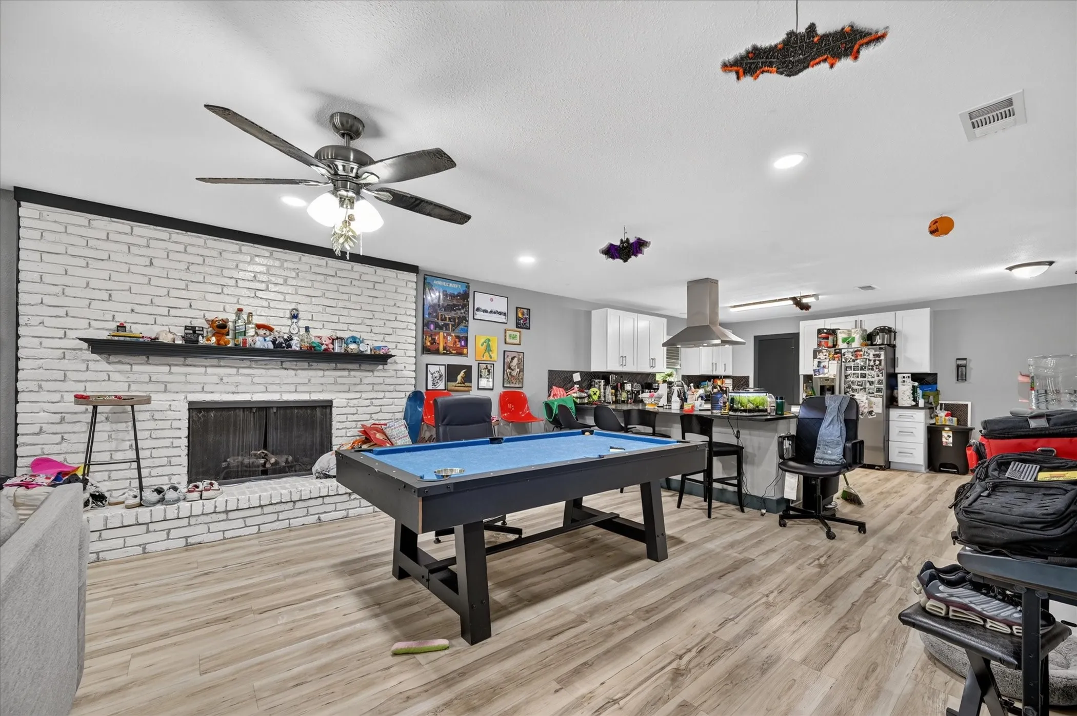 Single Family Residence For Sale in Dallas County , 822 Cambridge Place, Grand Prairie, Texas 75051, 3 Bedroom, 2 Bathroom, 2 Garage spaces, 1,820 Sqft, built in 1969, mls#21377191, Real Estate Agent in Grand Prairie, Homes For Sale in Dallas county, Homes For Sale in Grand Prairie, Realtor in Grand Prairie Texas, Real Estate Brokerage Independent Realty Texas, Luminita Cordes Realtor