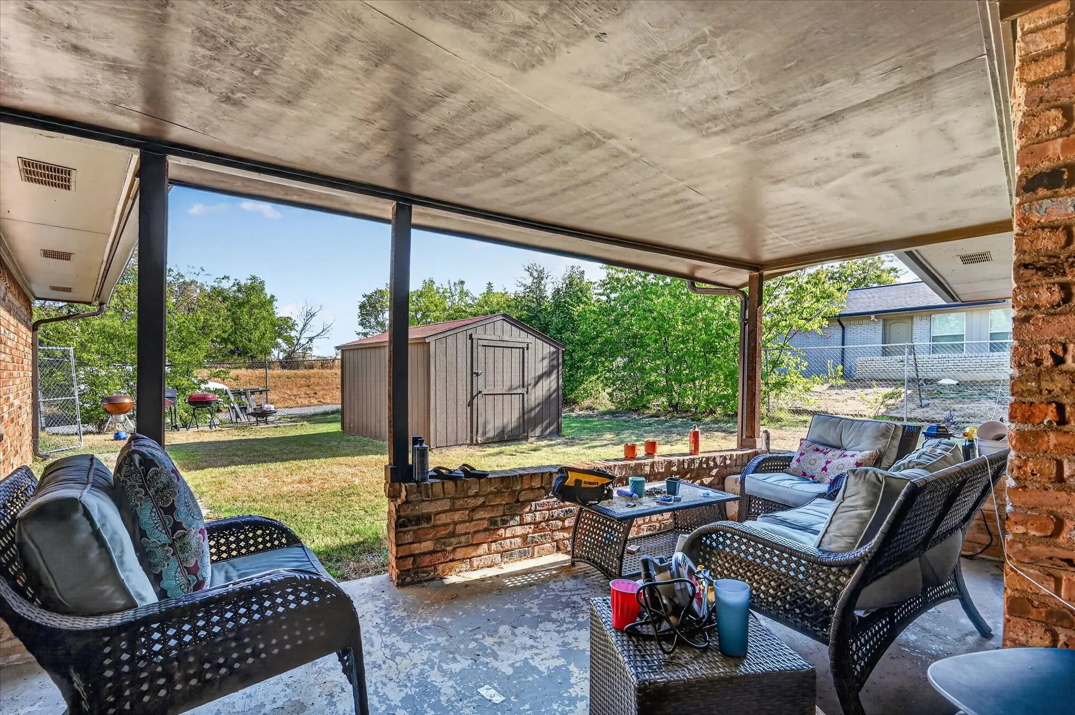 Single Family Residence For Sale in Dallas County , 822 Cambridge Place, Grand Prairie, Texas 75051, 3 Bedroom, 2 Bathroom, 2 Garage spaces, 1,820 Sqft, built in 1969, mls#21377191, Real Estate Agent in Grand Prairie, Homes For Sale in Dallas county, Homes For Sale in Grand Prairie, Realtor in Grand Prairie Texas, Real Estate Brokerage Independent Realty Texas, Luminita Cordes Realtor