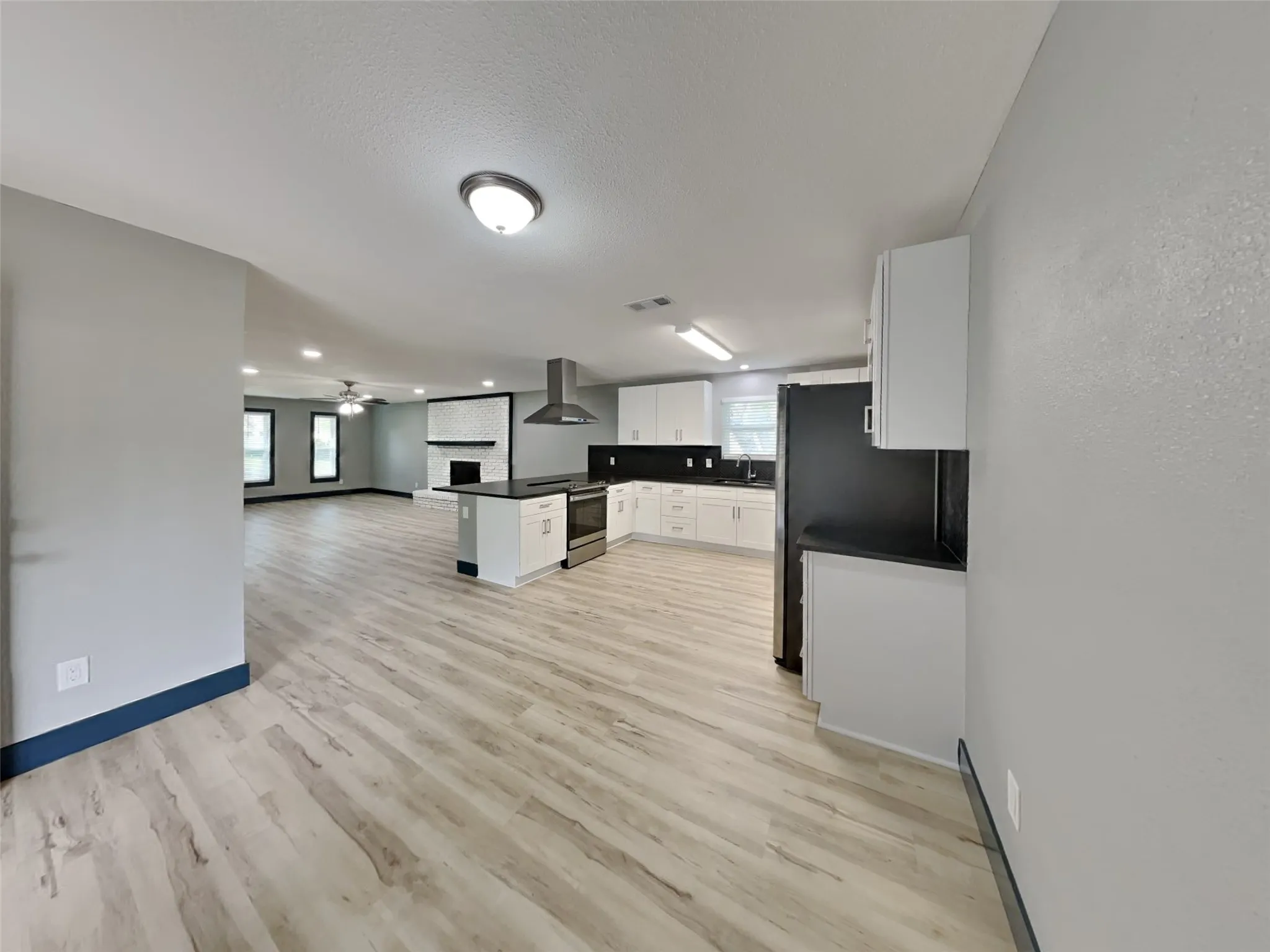 Single Family Residence For Sale in Dallas County , 822 Cambridge Place, Grand Prairie, Texas 75051, 3 Bedroom, 2 Bathroom, 2 Garage spaces, 1,820 Sqft, built in 1969, mls#21377191, Real Estate Agent in Grand Prairie, Homes For Sale in Dallas county, Homes For Sale in Grand Prairie, Realtor in Grand Prairie Texas, Real Estate Brokerage Independent Realty Texas, Luminita Cordes Realtor