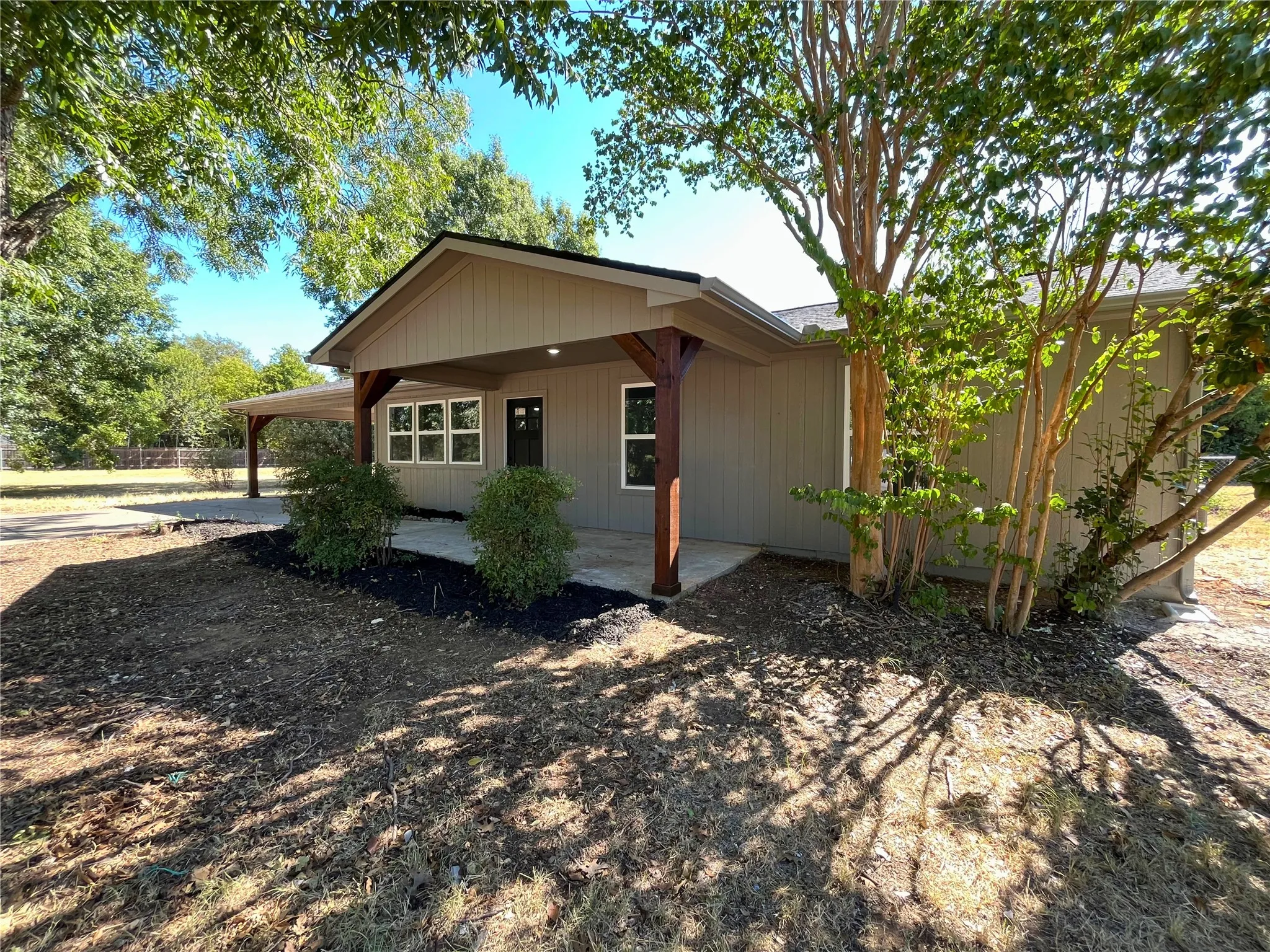 Single Family Residence For Sale in Johnson County , 221 Mockingbird Meadows, Burleson, Texas 76028, 3 Bedroom, 2 Bathroom, Garage spaces, 1,321 Sqft, built in 1982, mls#21373777, Real Estate Agent in Burleson, Homes For Sale in Johnson county, Homes For Sale in Burleson, Realtor in Burleson Texas, Real Estate Brokerage Independent Realty Texas, Luminita Cordes Realtor