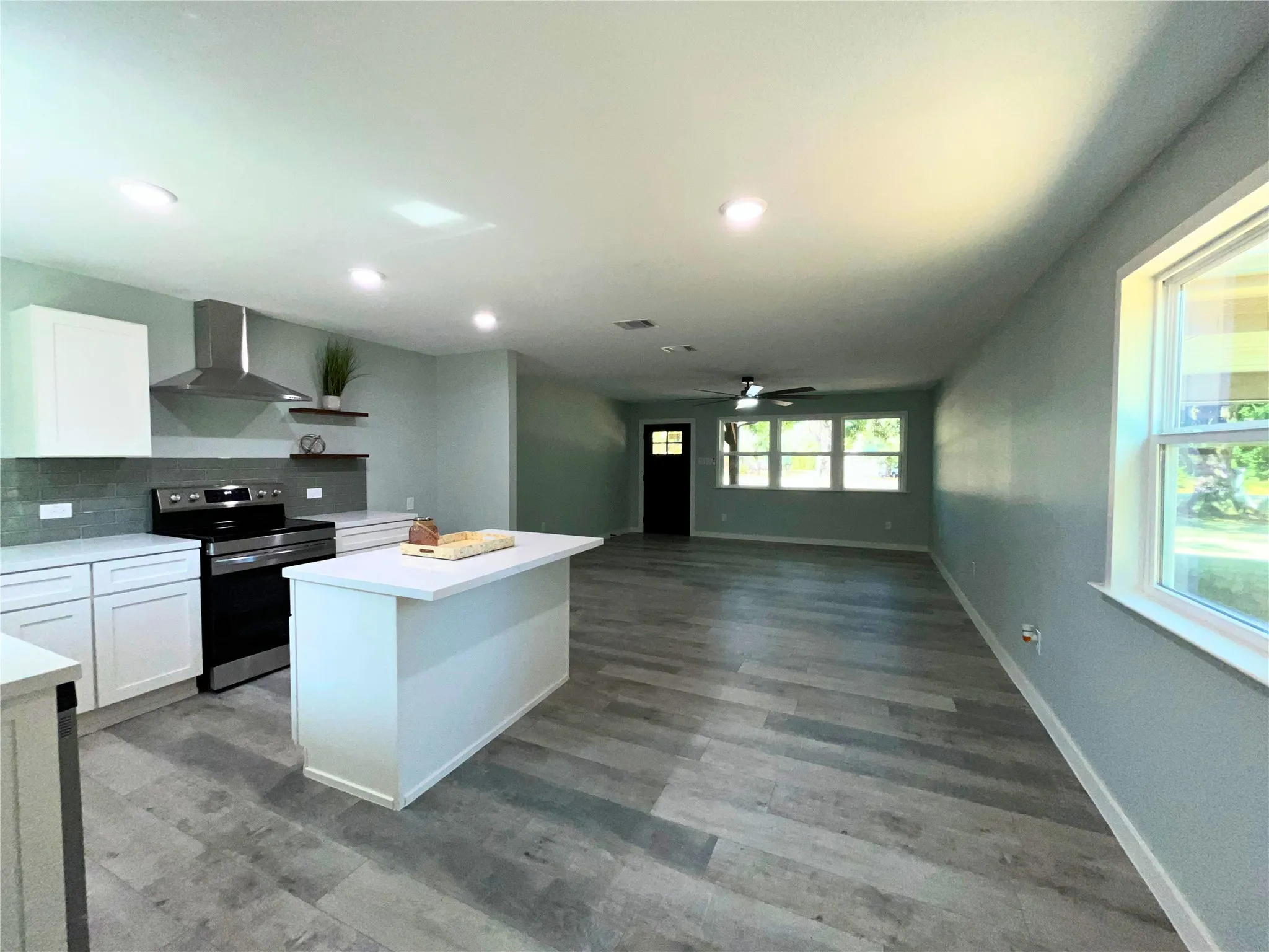 Single Family Residence For Sale in Johnson County , 221 Mockingbird Meadows, Burleson, Texas 76028, 3 Bedroom, 2 Bathroom, Garage spaces, 1,321 Sqft, built in 1982, mls#21373777, Real Estate Agent in Burleson, Homes For Sale in Johnson county, Homes For Sale in Burleson, Realtor in Burleson Texas, Real Estate Brokerage Independent Realty Texas, Luminita Cordes Realtor