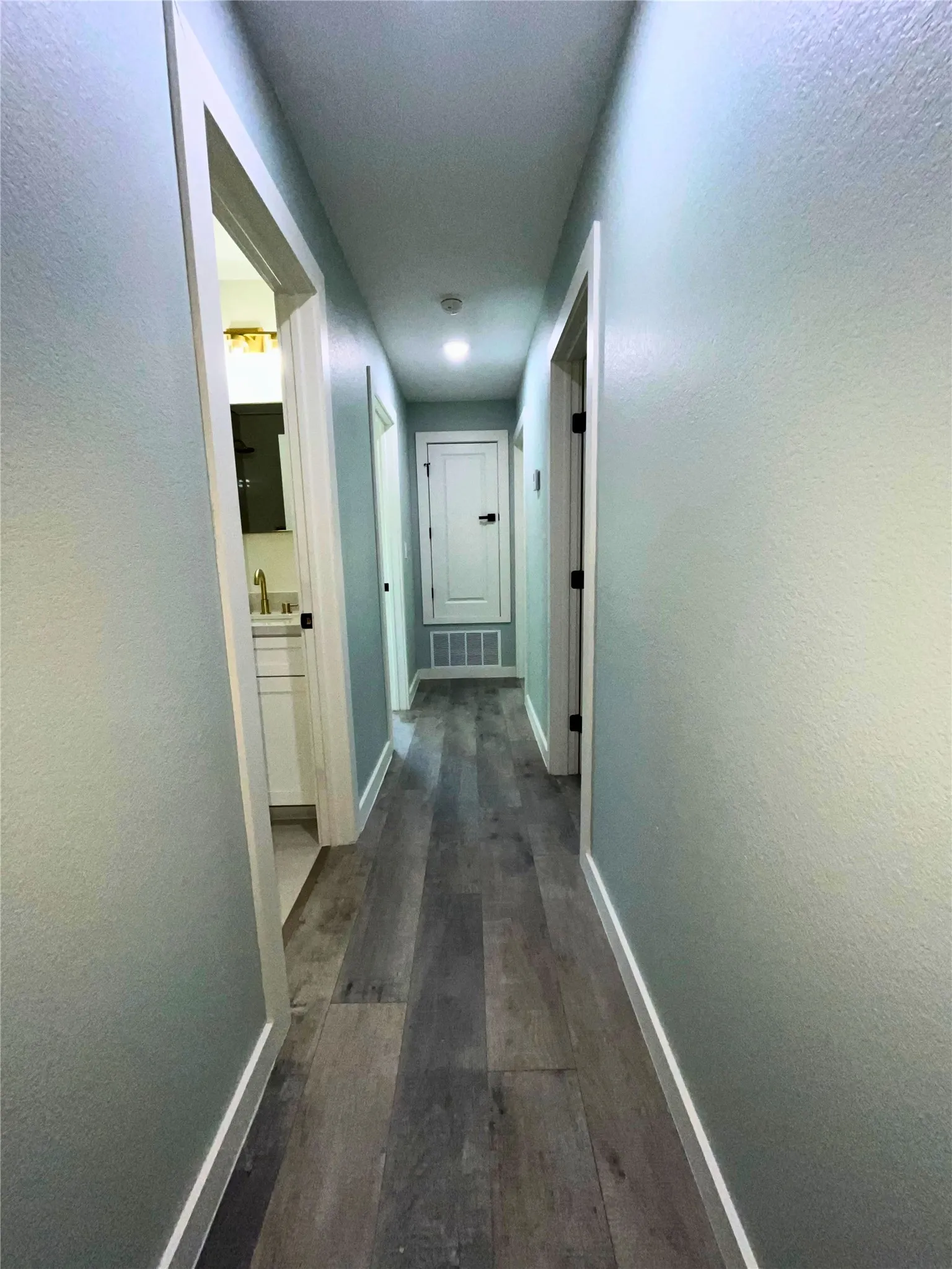 Single Family Residence For Sale in Johnson County , 221 Mockingbird Meadows, Burleson, Texas 76028, 3 Bedroom, 2 Bathroom, Garage spaces, 1,321 Sqft, built in 1982, mls#21373777, Real Estate Agent in Burleson, Homes For Sale in Johnson county, Homes For Sale in Burleson, Realtor in Burleson Texas, Real Estate Brokerage Independent Realty Texas, Luminita Cordes Realtor