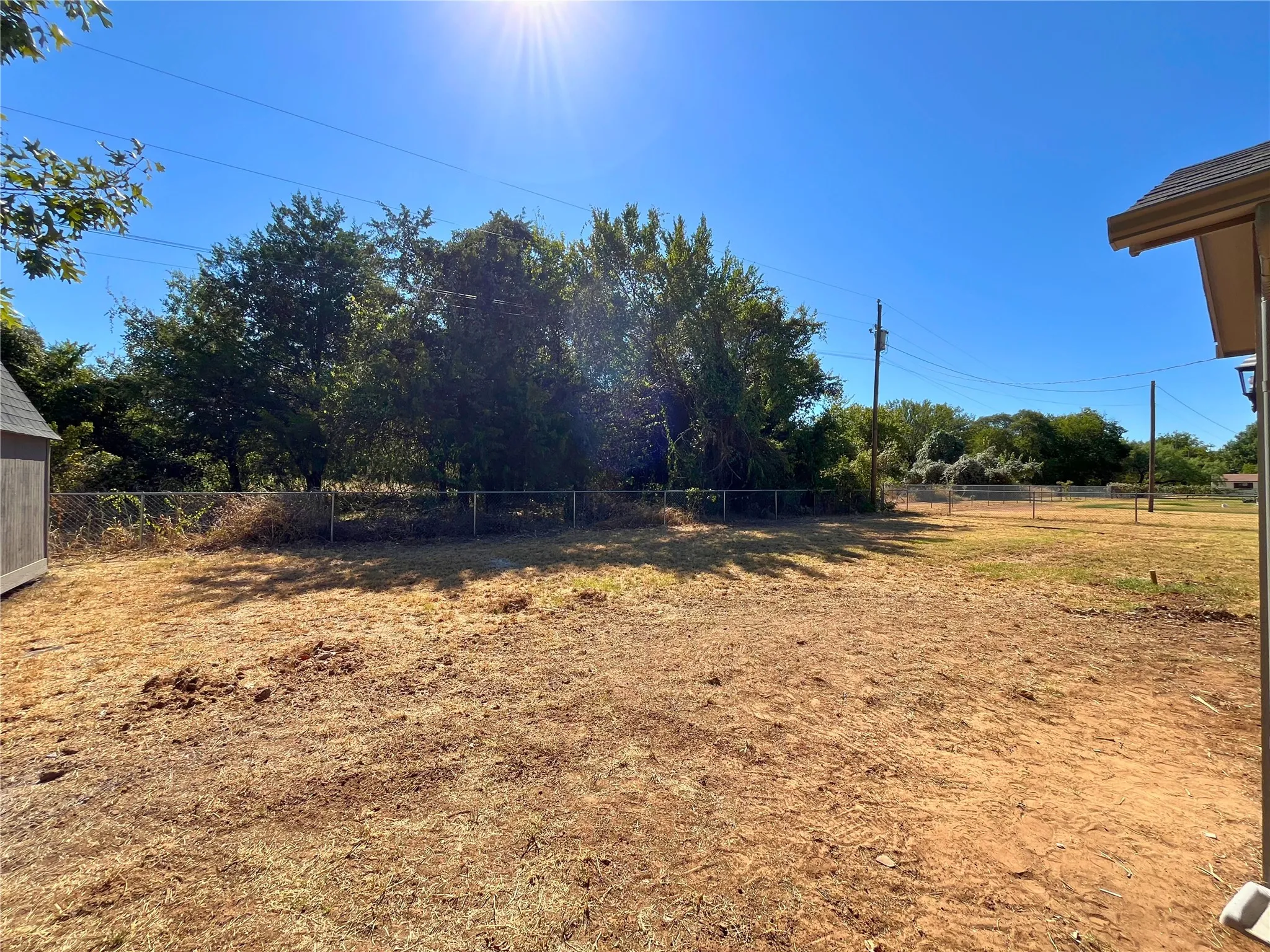 Single Family Residence For Sale in Johnson County , 221 Mockingbird Meadows, Burleson, Texas 76028, 3 Bedroom, 2 Bathroom, Garage spaces, 1,321 Sqft, built in 1982, mls#21373777, Real Estate Agent in Burleson, Homes For Sale in Johnson county, Homes For Sale in Burleson, Realtor in Burleson Texas, Real Estate Brokerage Independent Realty Texas, Luminita Cordes Realtor