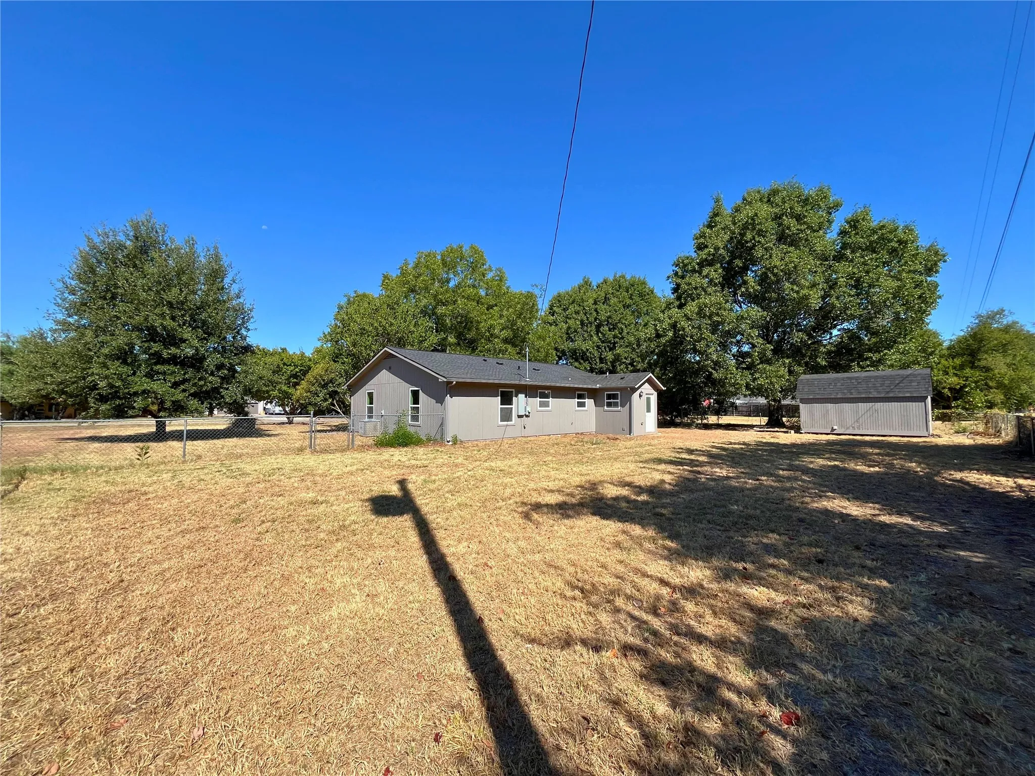 Single Family Residence For Sale in Johnson County , 221 Mockingbird Meadows, Burleson, Texas 76028, 3 Bedroom, 2 Bathroom, Garage spaces, 1,321 Sqft, built in 1982, mls#21373777, Real Estate Agent in Burleson, Homes For Sale in Johnson county, Homes For Sale in Burleson, Realtor in Burleson Texas, Real Estate Brokerage Independent Realty Texas, Luminita Cordes Realtor