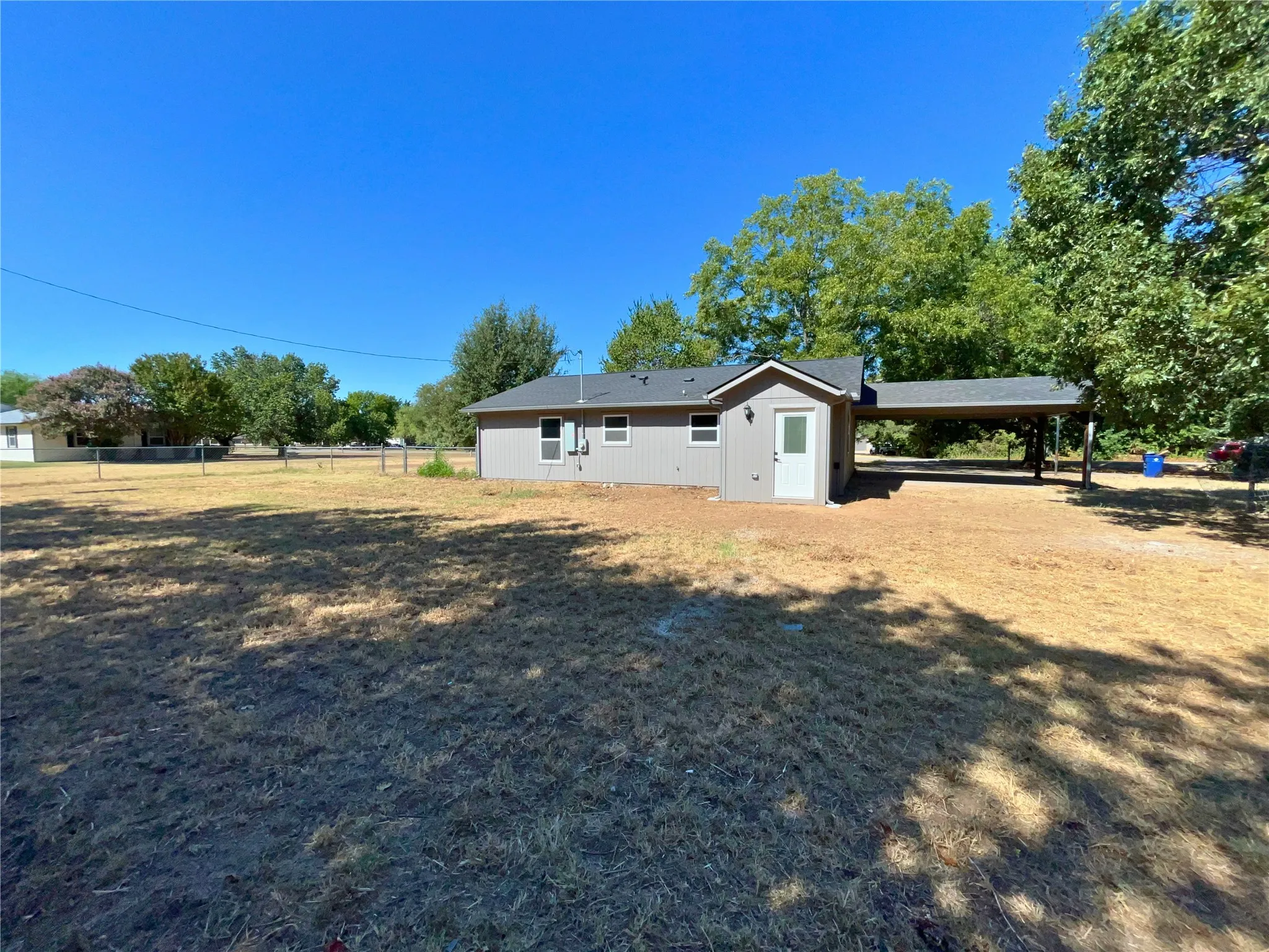 Single Family Residence For Sale in Johnson County , 221 Mockingbird Meadows, Burleson, Texas 76028, 3 Bedroom, 2 Bathroom, Garage spaces, 1,321 Sqft, built in 1982, mls#21373777, Real Estate Agent in Burleson, Homes For Sale in Johnson county, Homes For Sale in Burleson, Realtor in Burleson Texas, Real Estate Brokerage Independent Realty Texas, Luminita Cordes Realtor