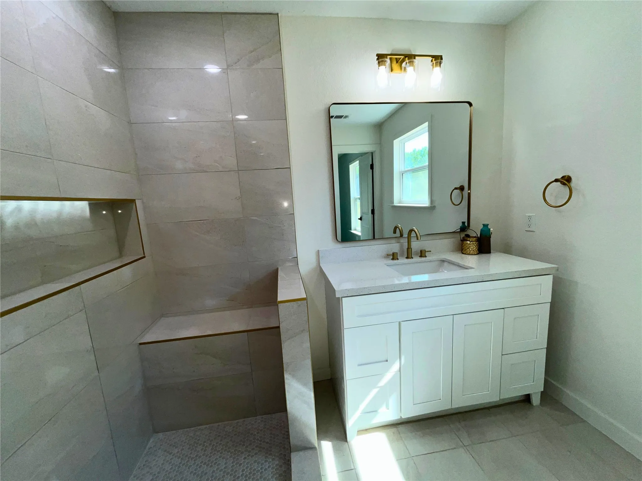 Single Family Residence For Sale in Johnson County , 221 Mockingbird Meadows, Burleson, Texas 76028, 3 Bedroom, 2 Bathroom, Garage spaces, 1,321 Sqft, built in 1982, mls#21373777, Real Estate Agent in Burleson, Homes For Sale in Johnson county, Homes For Sale in Burleson, Realtor in Burleson Texas, Real Estate Brokerage Independent Realty Texas, Luminita Cordes Realtor