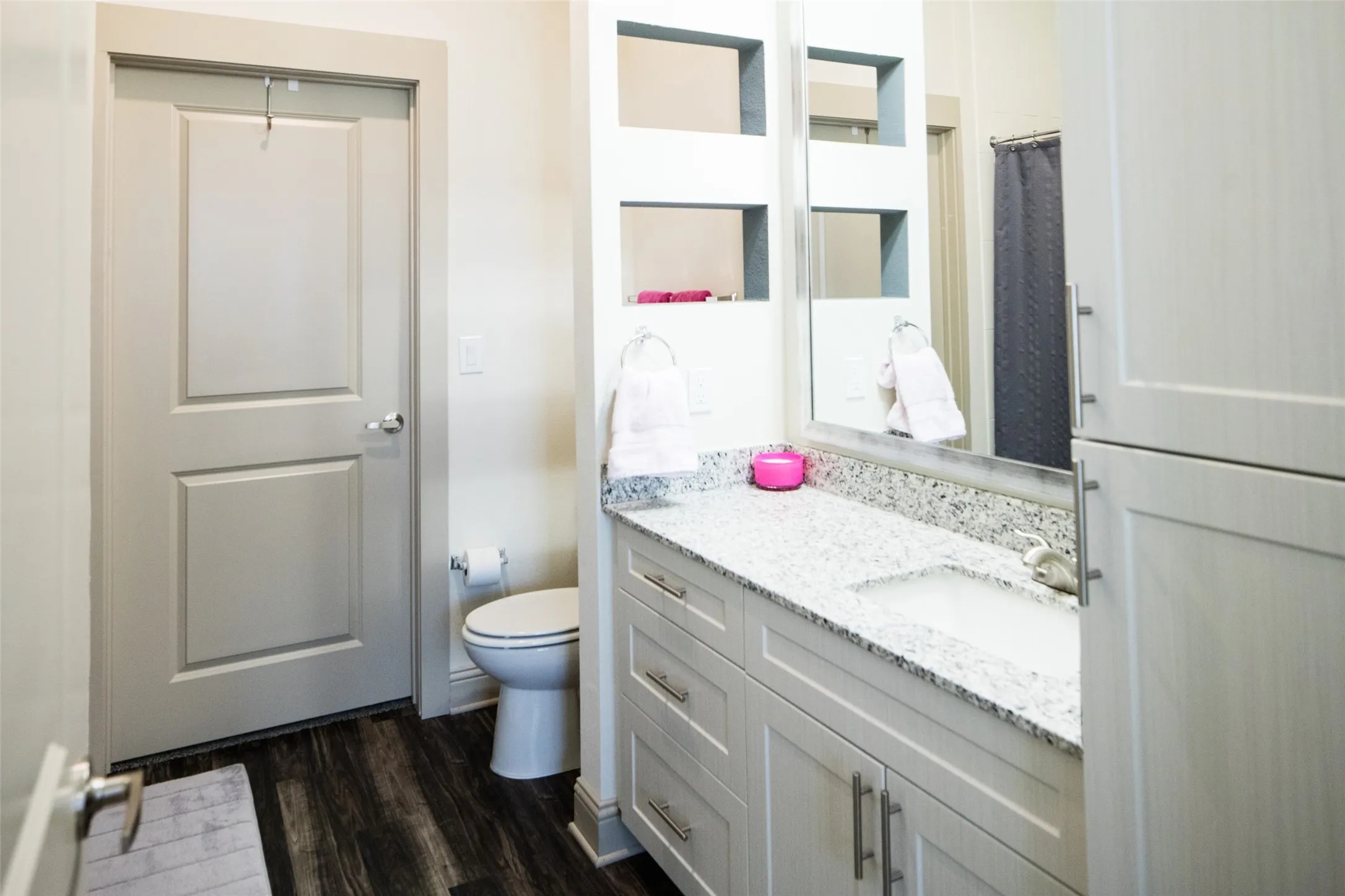 Apartment For Rent in Dallas County , 7606 Eastern Avenue 313, Dallas, Texas 75209, 2 Bedroom, 2 Bathroom, Garage spaces, 1,120 Sqft, built in 2016, mls#21377466, Real Estate Agent in Dallas, Homes For Rent in Dallas county, Homes For Rent in Dallas, Realtor in Dallas Texas, Real Estate Brokerage Independent Realty Texas, Luminita Cordes Realtor