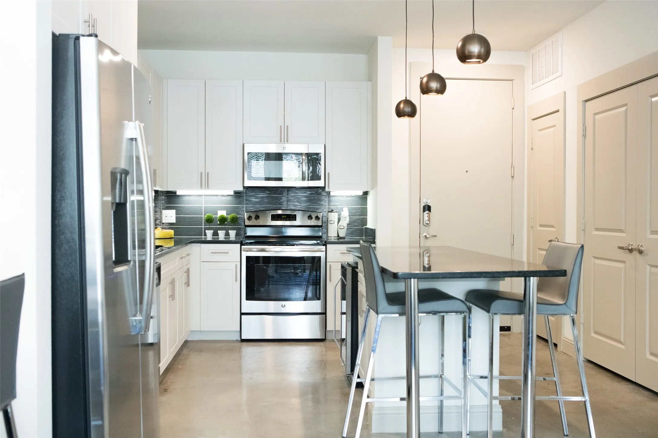 Apartment For Rent in Dallas County , 7606 Eastern Avenue 313, Dallas, Texas 75209, 2 Bedroom, 2 Bathroom, Garage spaces, 1,120 Sqft, built in 2016, mls#21377466, Real Estate Agent in Dallas, Homes For Rent in Dallas county, Homes For Rent in Dallas, Realtor in Dallas Texas, Real Estate Brokerage Independent Realty Texas, Luminita Cordes Realtor