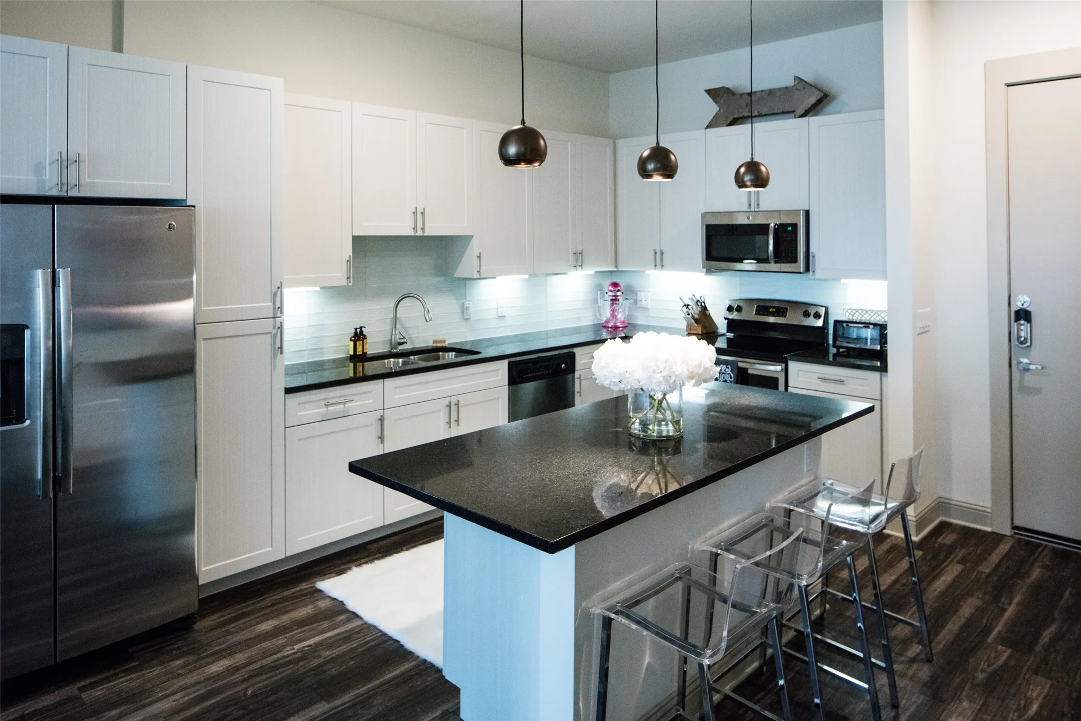 Apartment For Rent in Dallas County , 7606 Eastern Avenue 313, Dallas, Texas 75209, 2 Bedroom, 2 Bathroom, Garage spaces, 1,120 Sqft, built in 2016, mls#21377466, Real Estate Agent in Dallas, Homes For Rent in Dallas county, Homes For Rent in Dallas, Realtor in Dallas Texas, Real Estate Brokerage Independent Realty Texas, Luminita Cordes Realtor