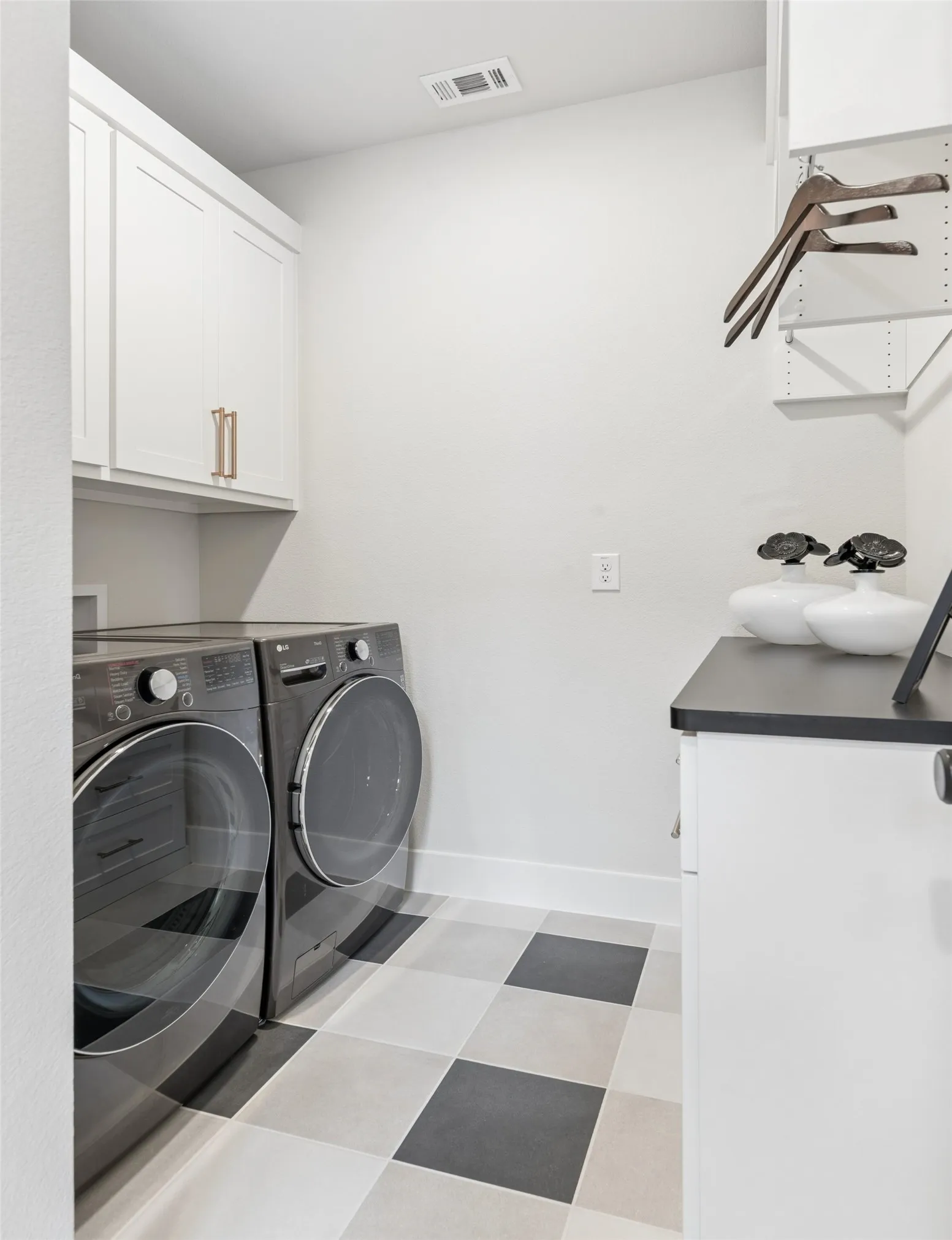 Single Family Residence For Sale in Denton County , 13603 Dalewood Mews, Frisco, Texas 75033, 3 Bedroom, 3 Bathroom, 2 Garage spaces, 2,442 Sqft, built in 2024, mls#21375490, Real Estate Agent in Frisco, Homes For Sale in Denton county, Homes For Sale in Frisco, Realtor in Frisco Texas, Real Estate Brokerage Independent Realty Texas, Luminita Cordes Realtor
