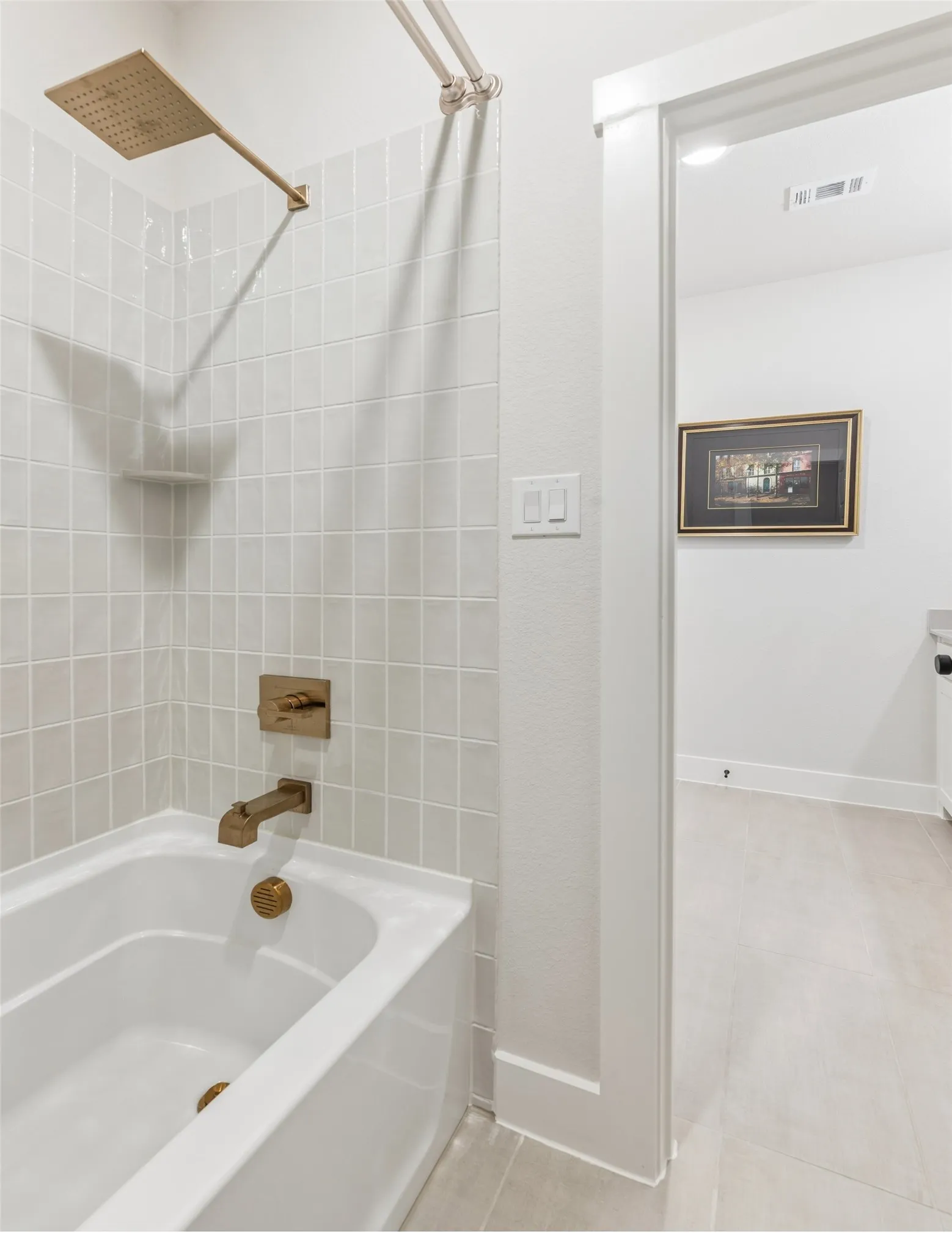Single Family Residence For Sale in Denton County , 13603 Dalewood Mews, Frisco, Texas 75033, 3 Bedroom, 3 Bathroom, 2 Garage spaces, 2,442 Sqft, built in 2024, mls#21375490, Real Estate Agent in Frisco, Homes For Sale in Denton county, Homes For Sale in Frisco, Realtor in Frisco Texas, Real Estate Brokerage Independent Realty Texas, Luminita Cordes Realtor